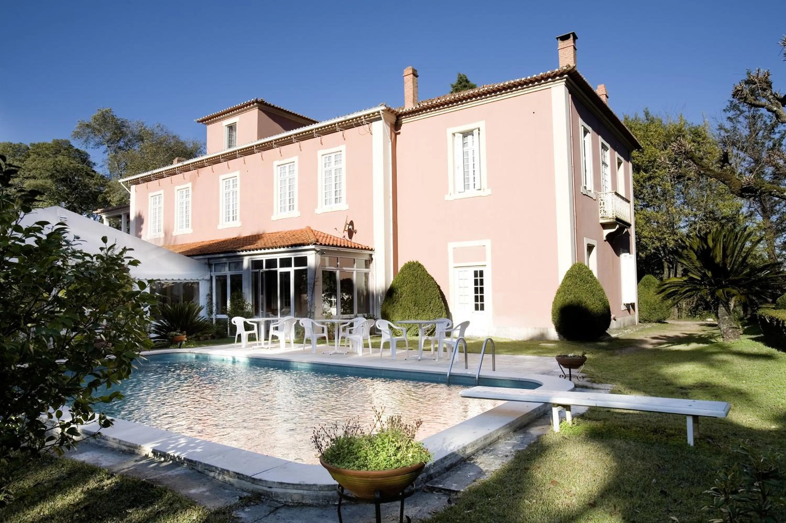 Facade/entrance in Vila Duparchy