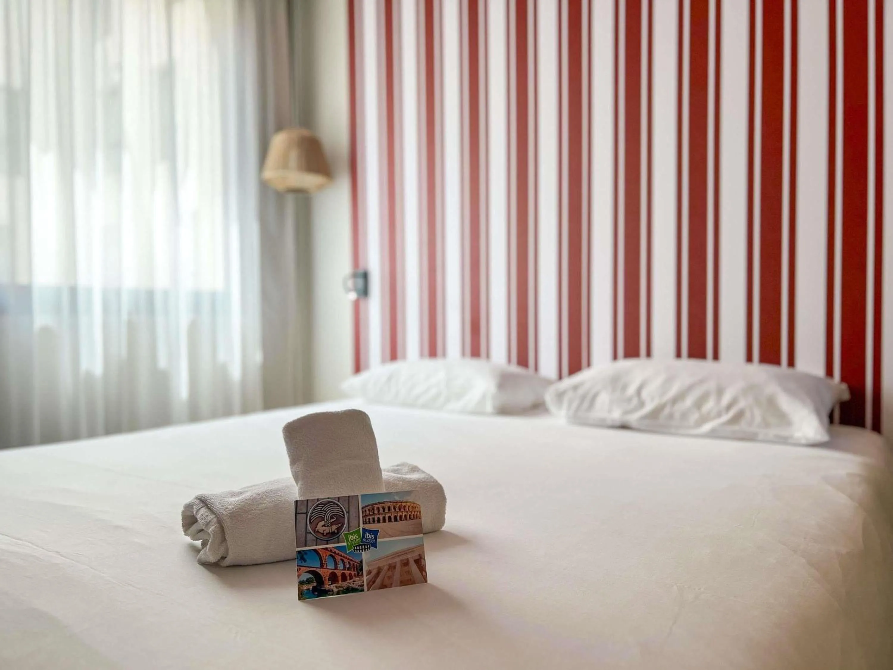 Bedroom, Bed in ibis Styles Nimes Gare Centre