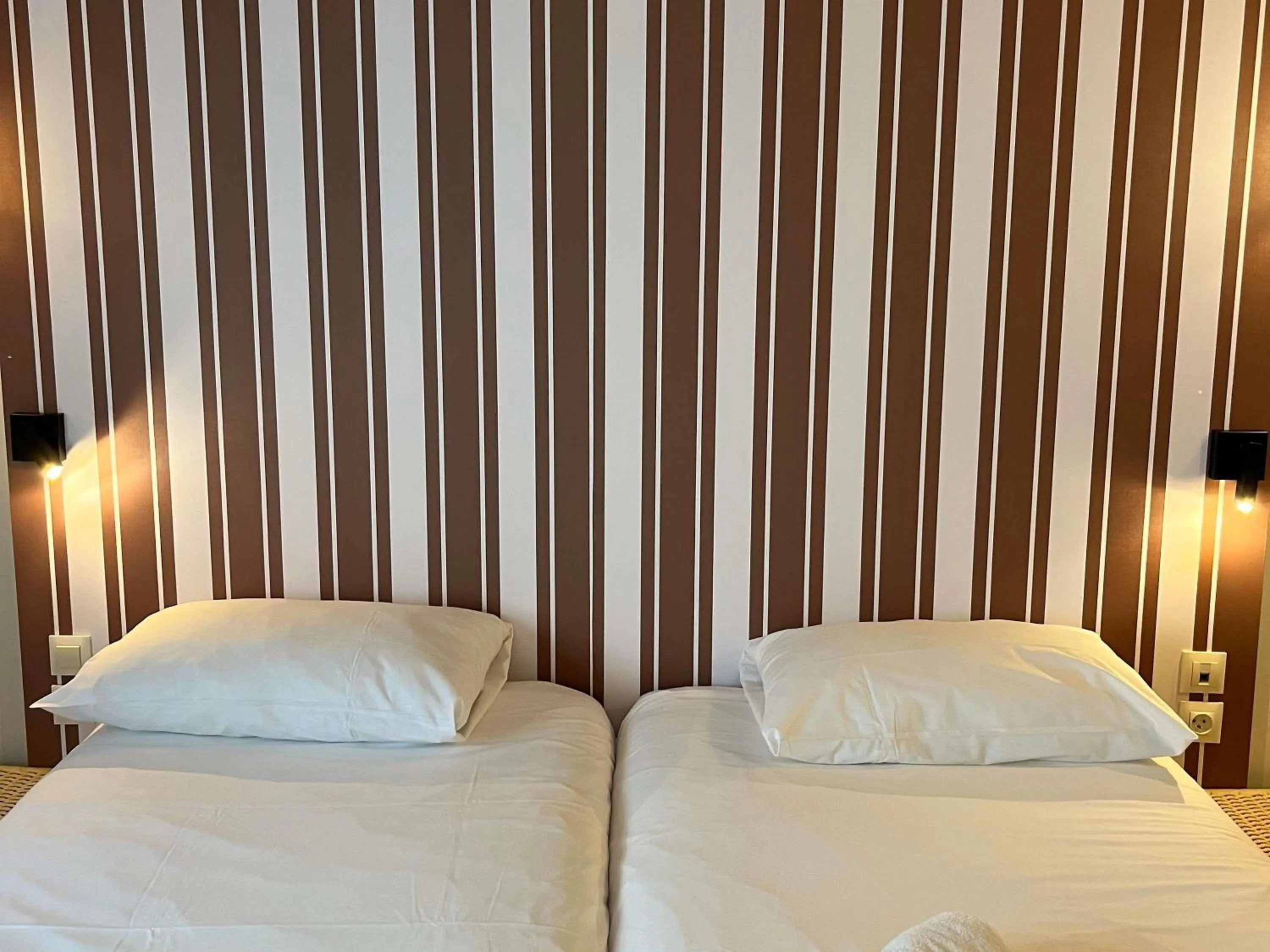 Bedroom, Bed in ibis Styles Nimes Gare Centre
