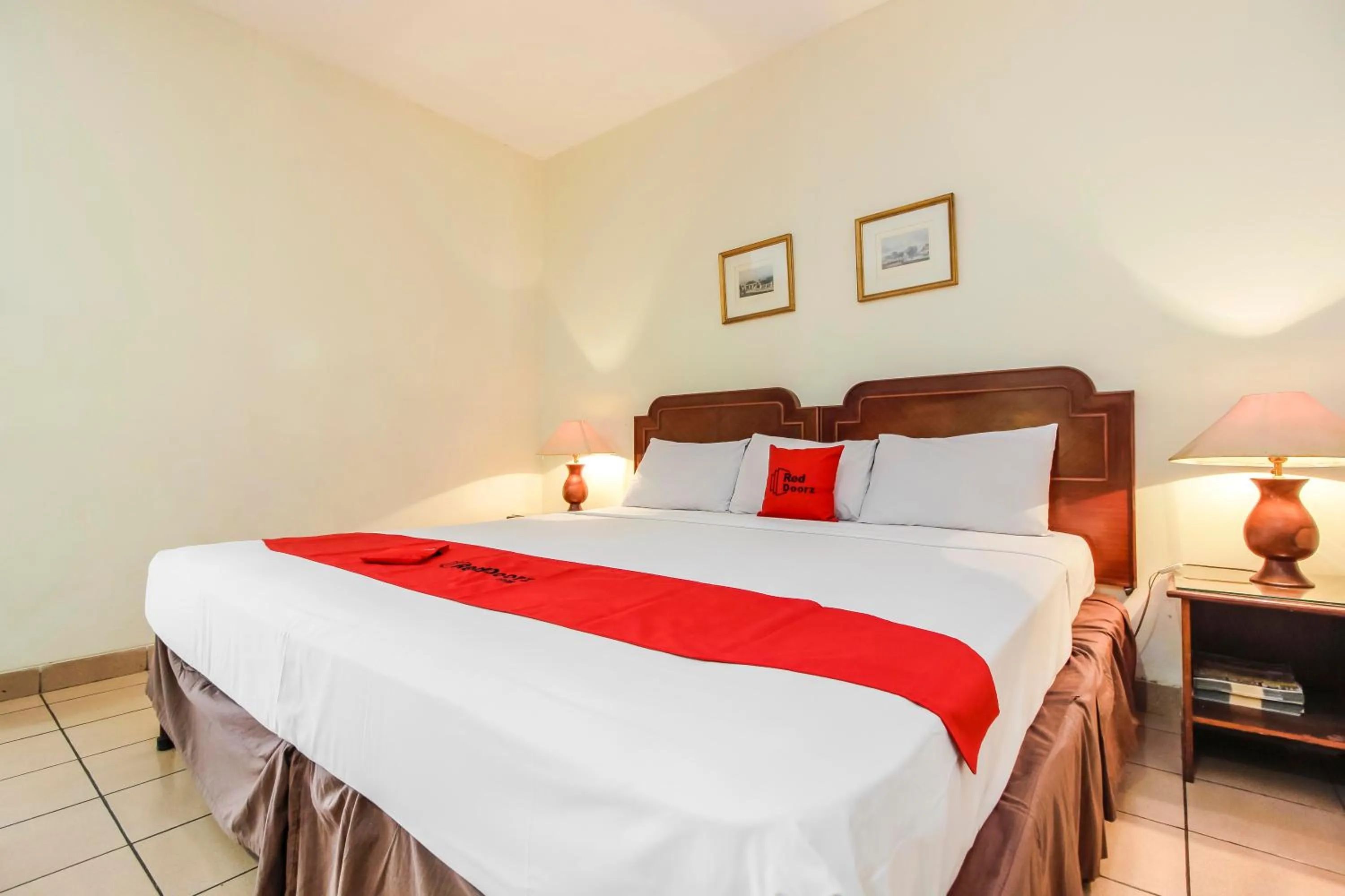 Bed in RedDoorz Plus at Pitagiri GBK Senayan