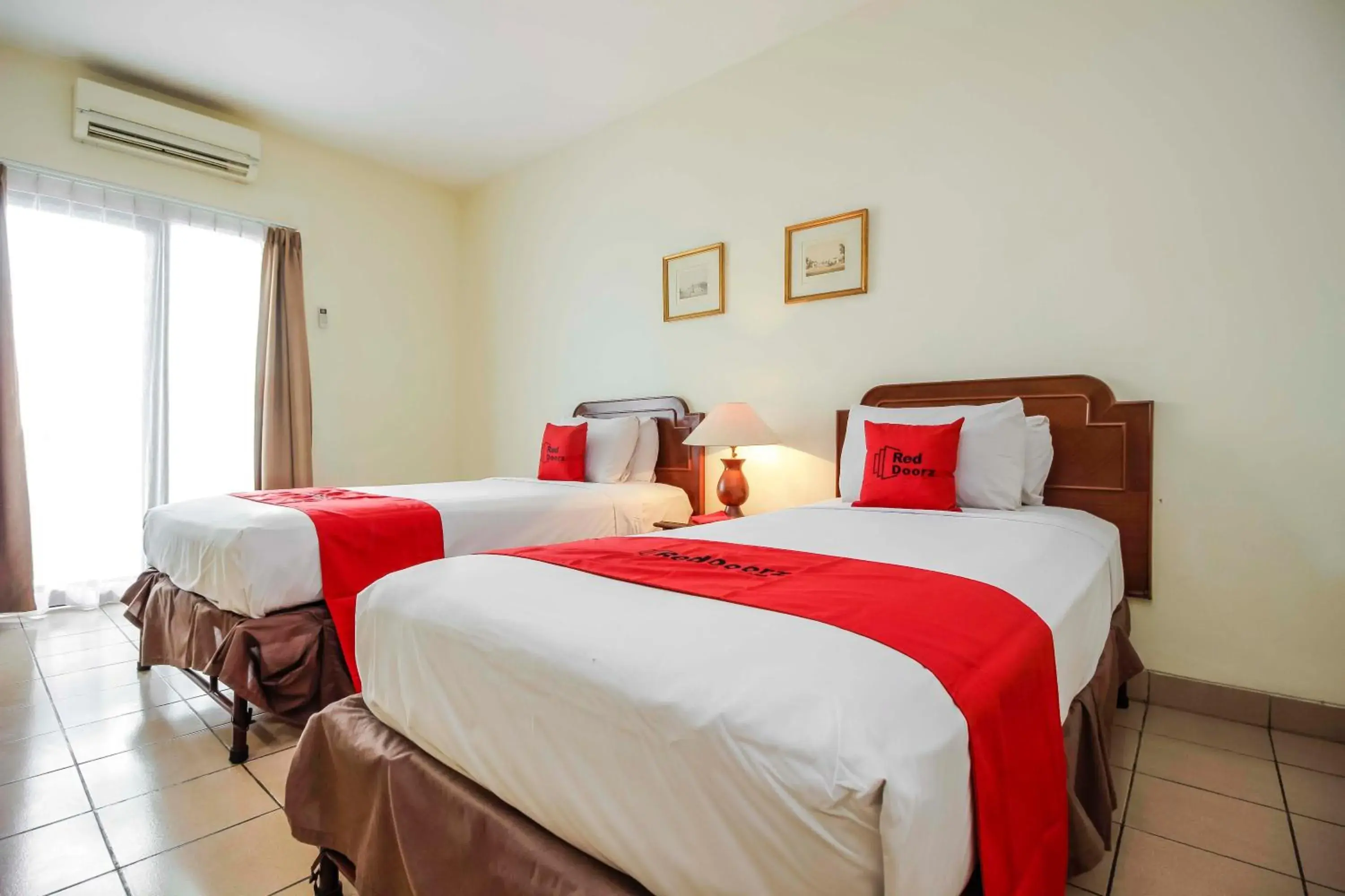 Twin Room in RedDoorz Plus at Pitagiri GBK Senayan Twin Room in RedDoorz Plus at Pitagiri GBK Senayan