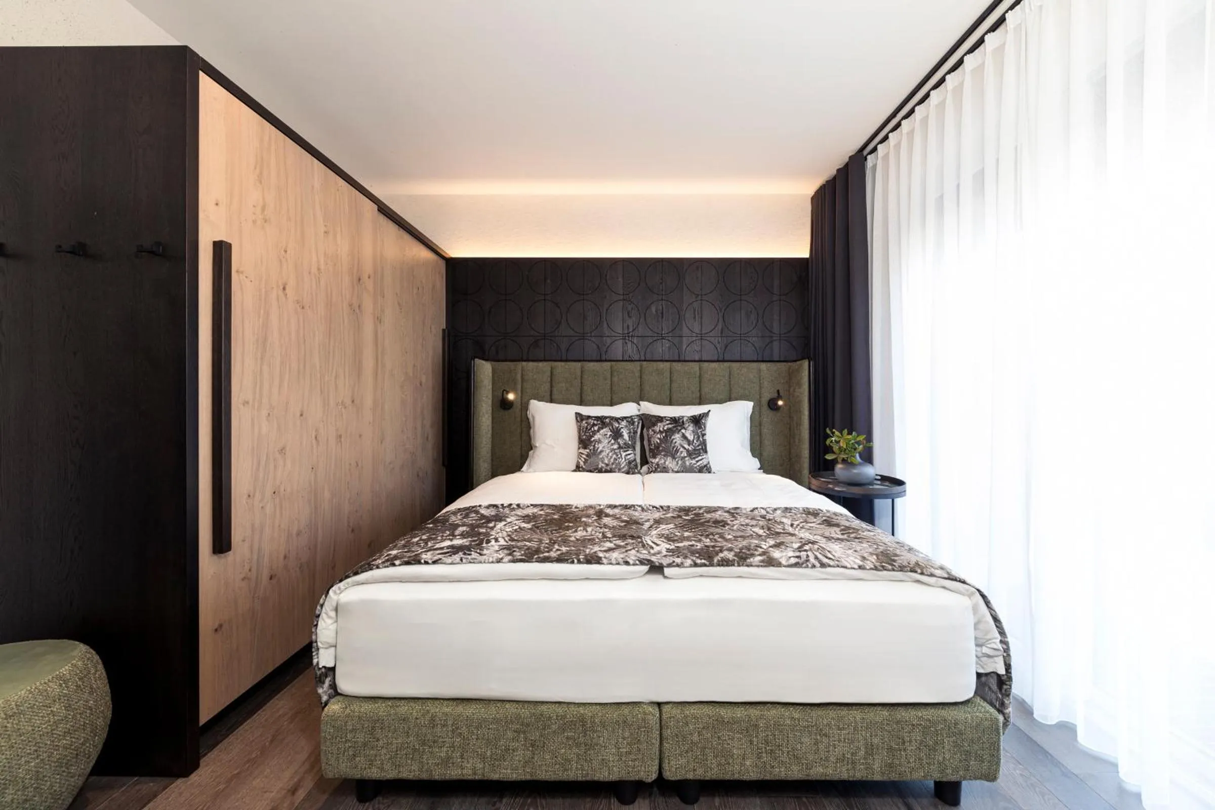 Photo of the whole room, Bed in Quellenhof Luxury Resort Lazise