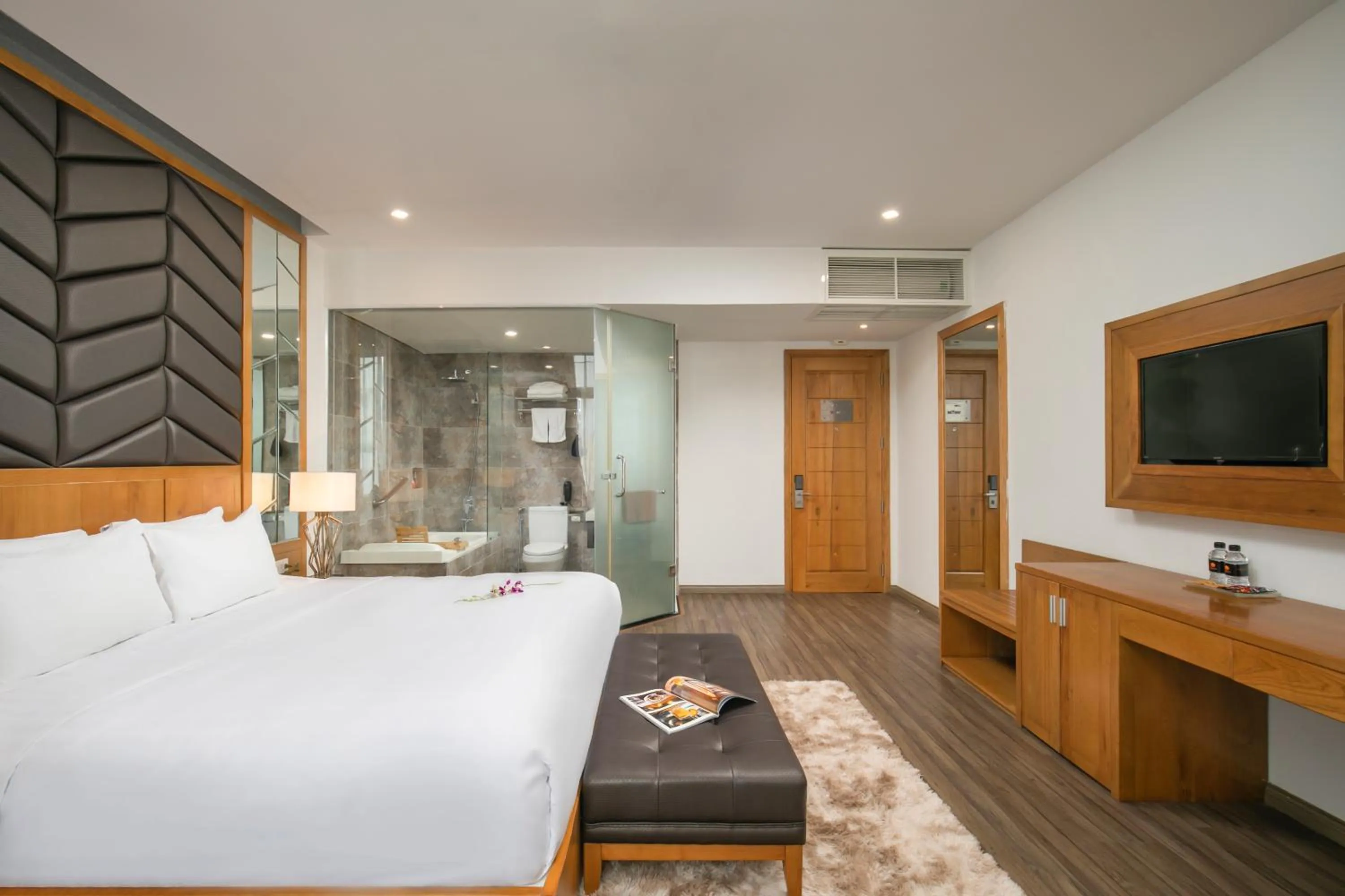 Bedroom, Bed in Grand Sunrise Boutique Hotel