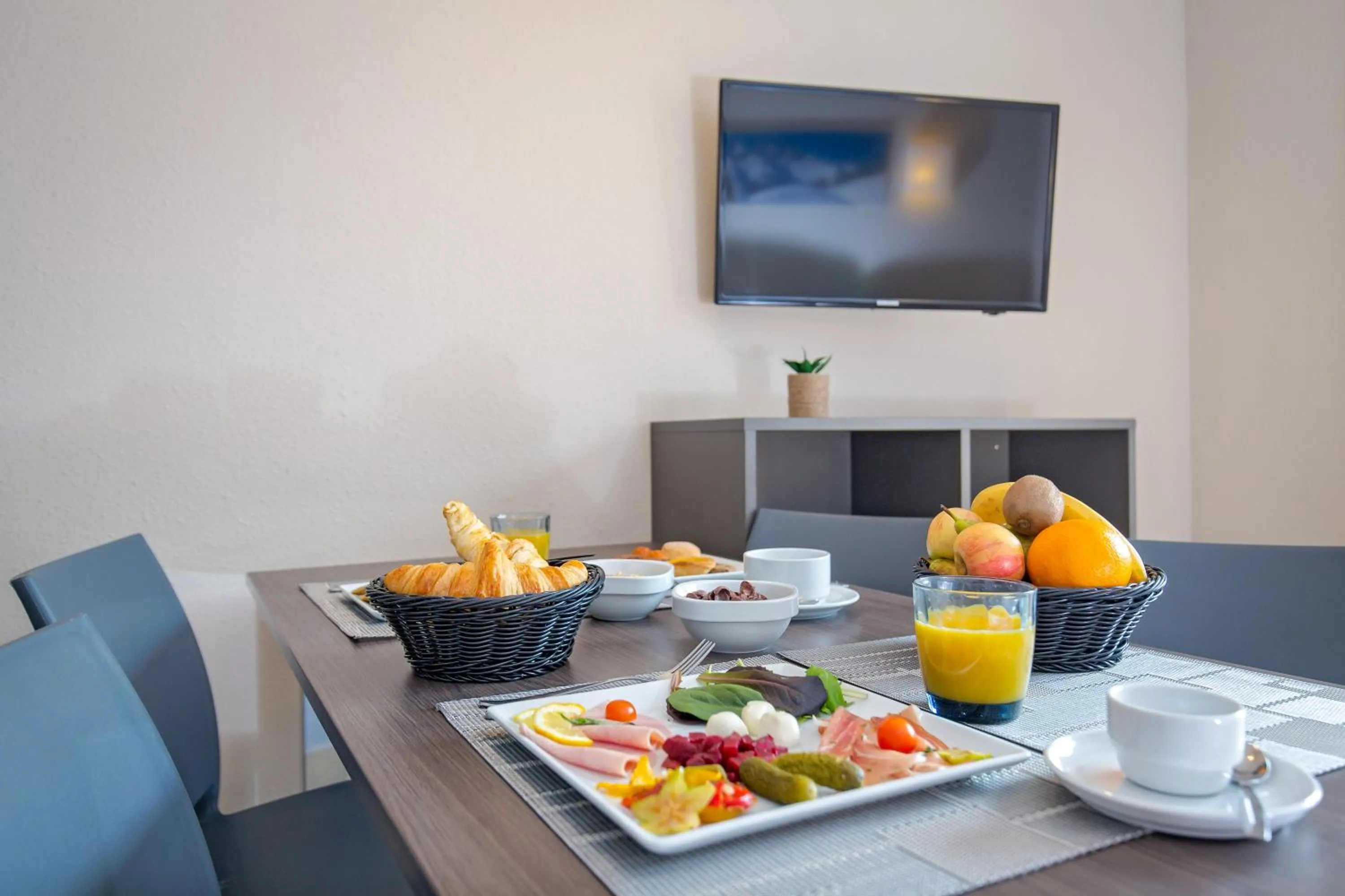 Dining area in SOWELL RESIDENCES Pra Loup