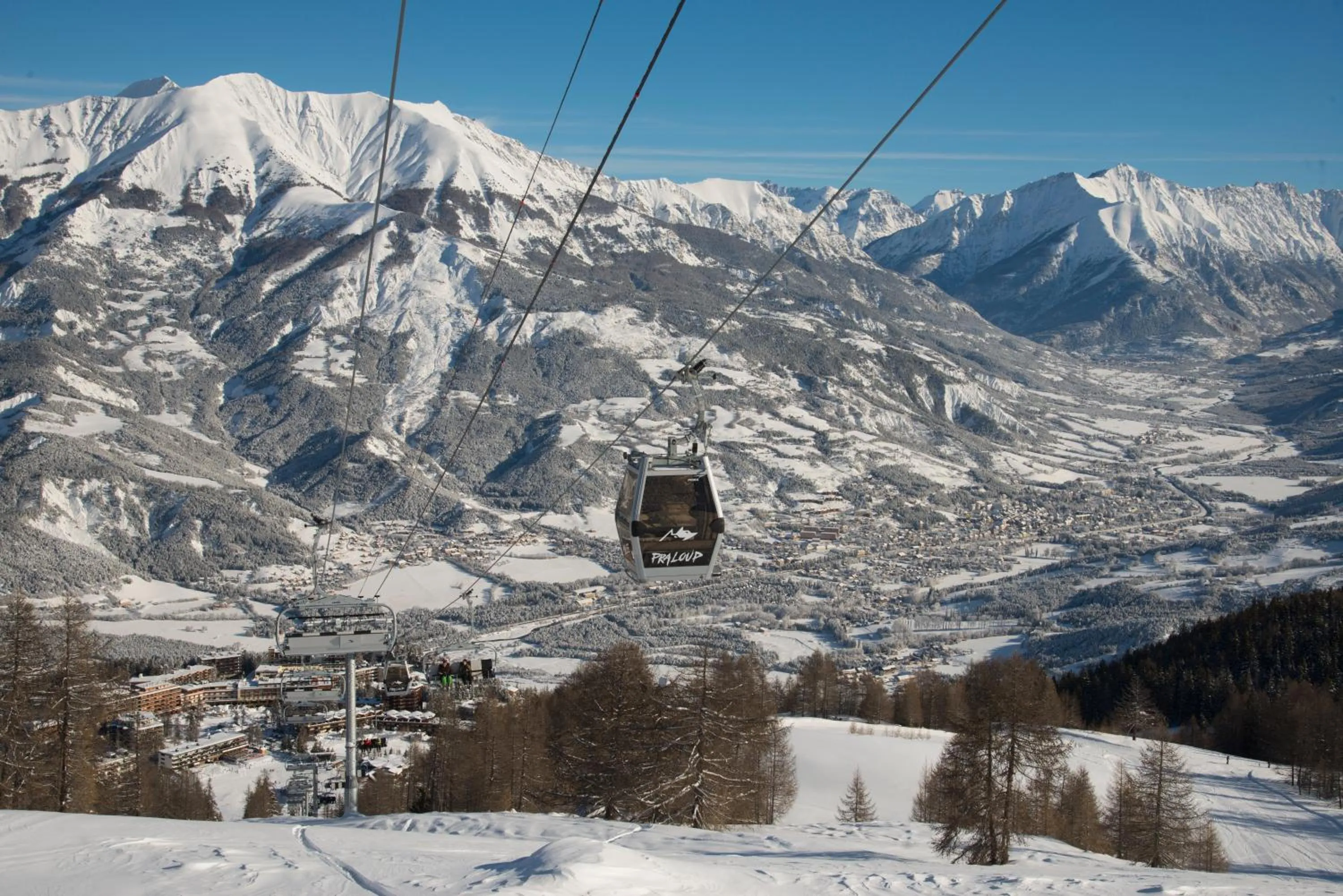 Skiing in SOWELL RESIDENCES Pra Loup