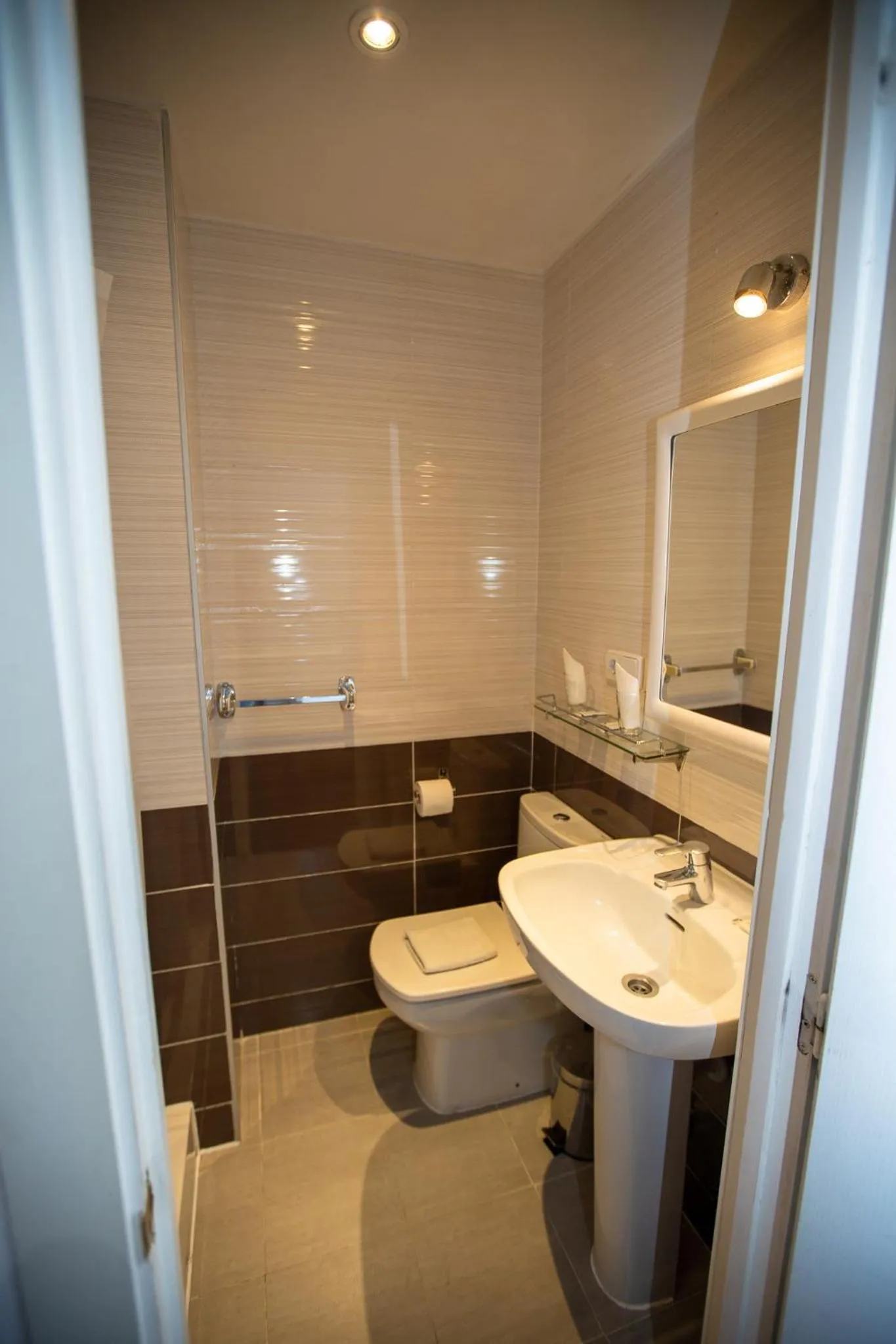 Bathroom in New Go Inn