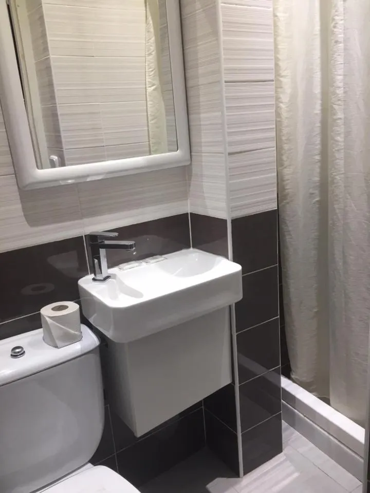 Shower in New Go Inn