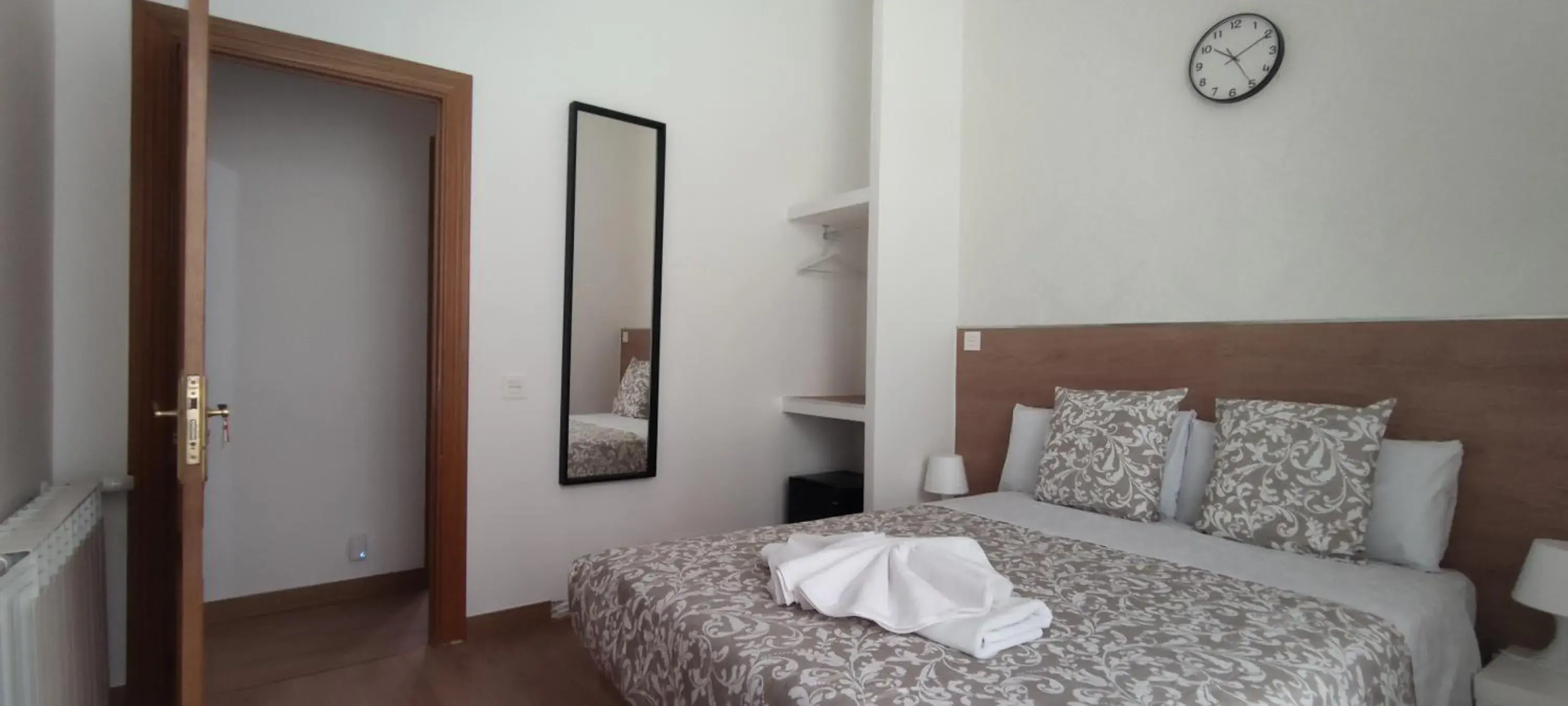 Double Room with Balcony and Private External Bathroom in New Go Inn Double Room with Balcony and Private External Bathroom in New Go Inn