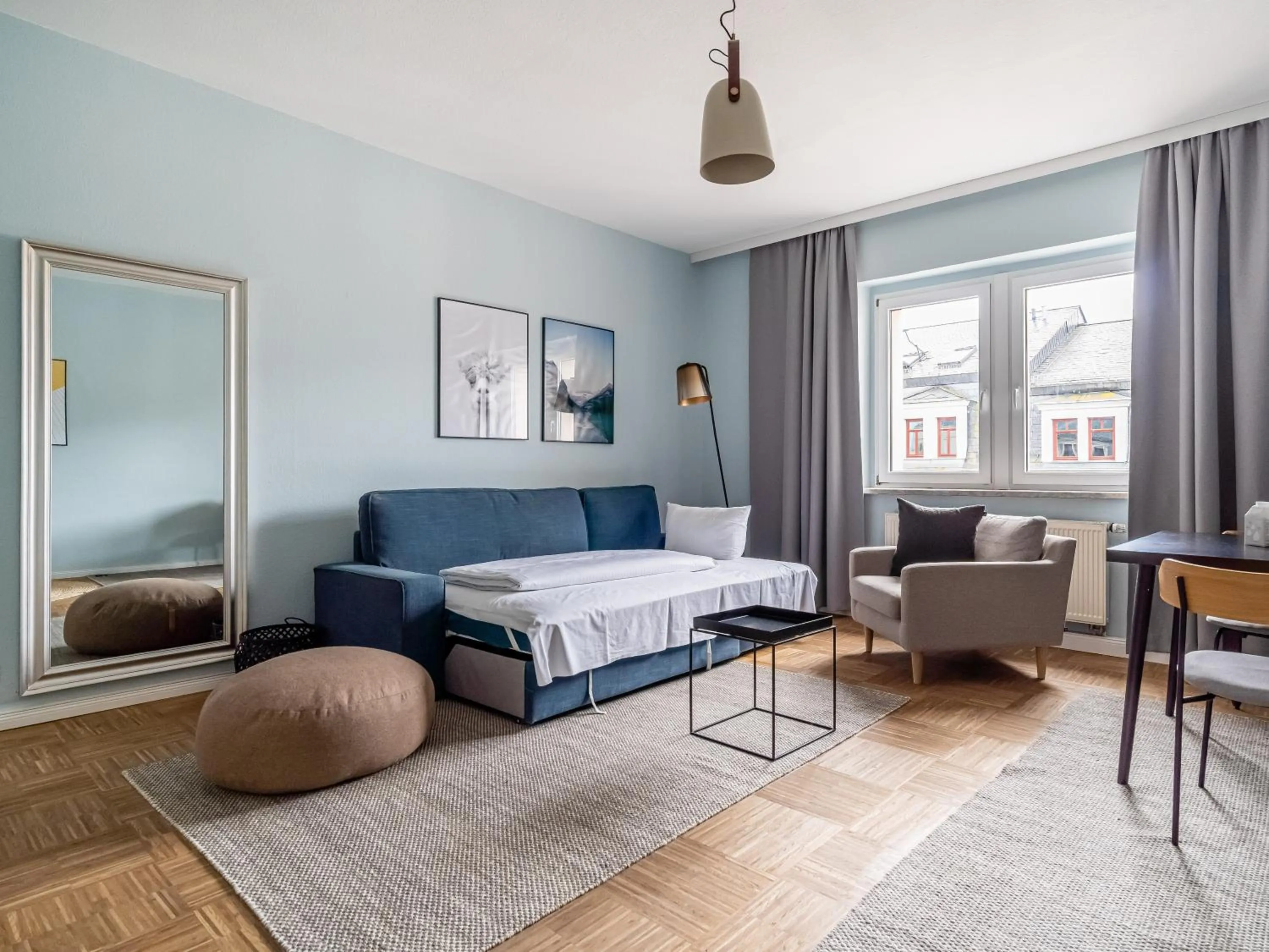 Living room, Bed in Limehome Dresden Hoyerswerdaerstraße