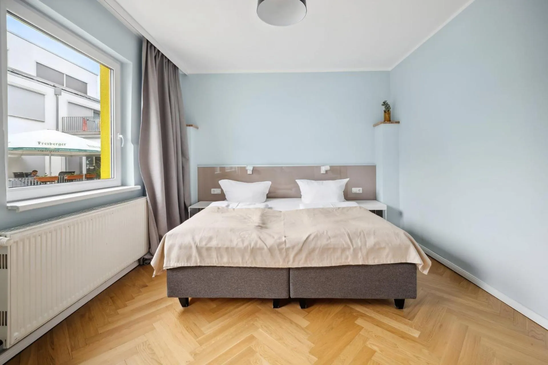 Bed in Limehome Dresden Tannenstraße