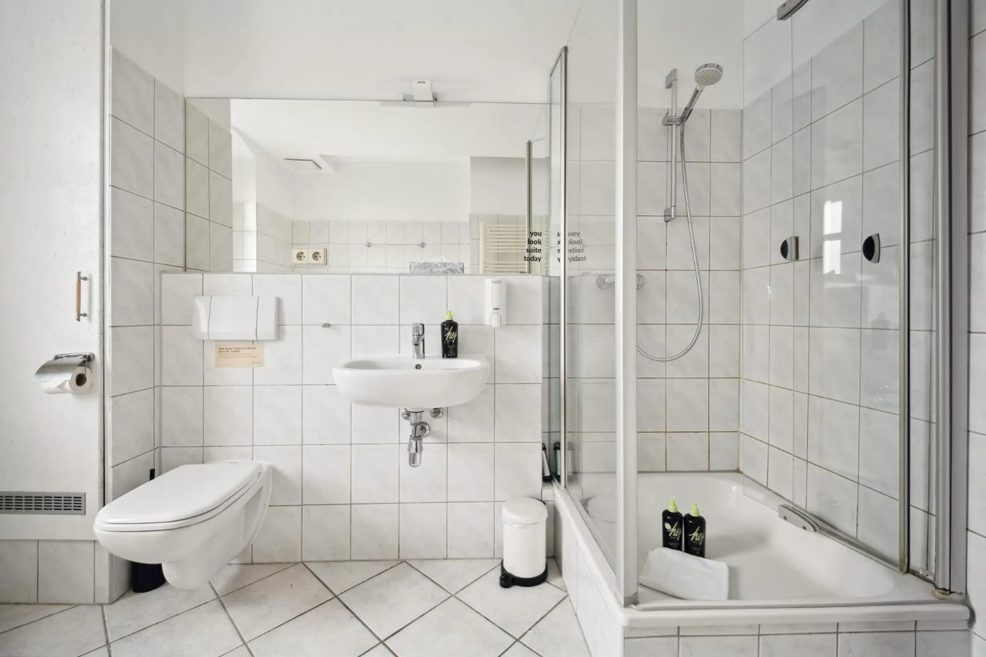 Shower in Limehome Dresden Tannenstraße