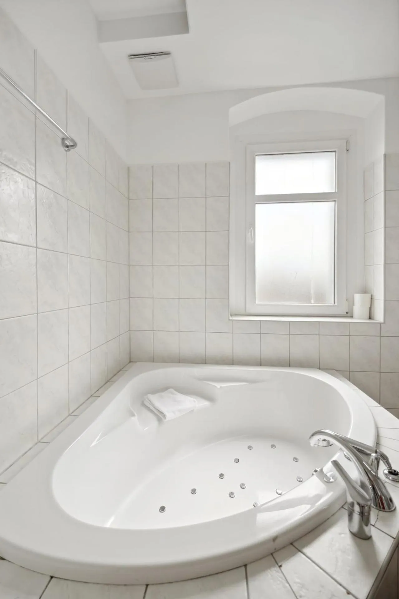 Bathroom in Limehome Dresden Tannenstraße