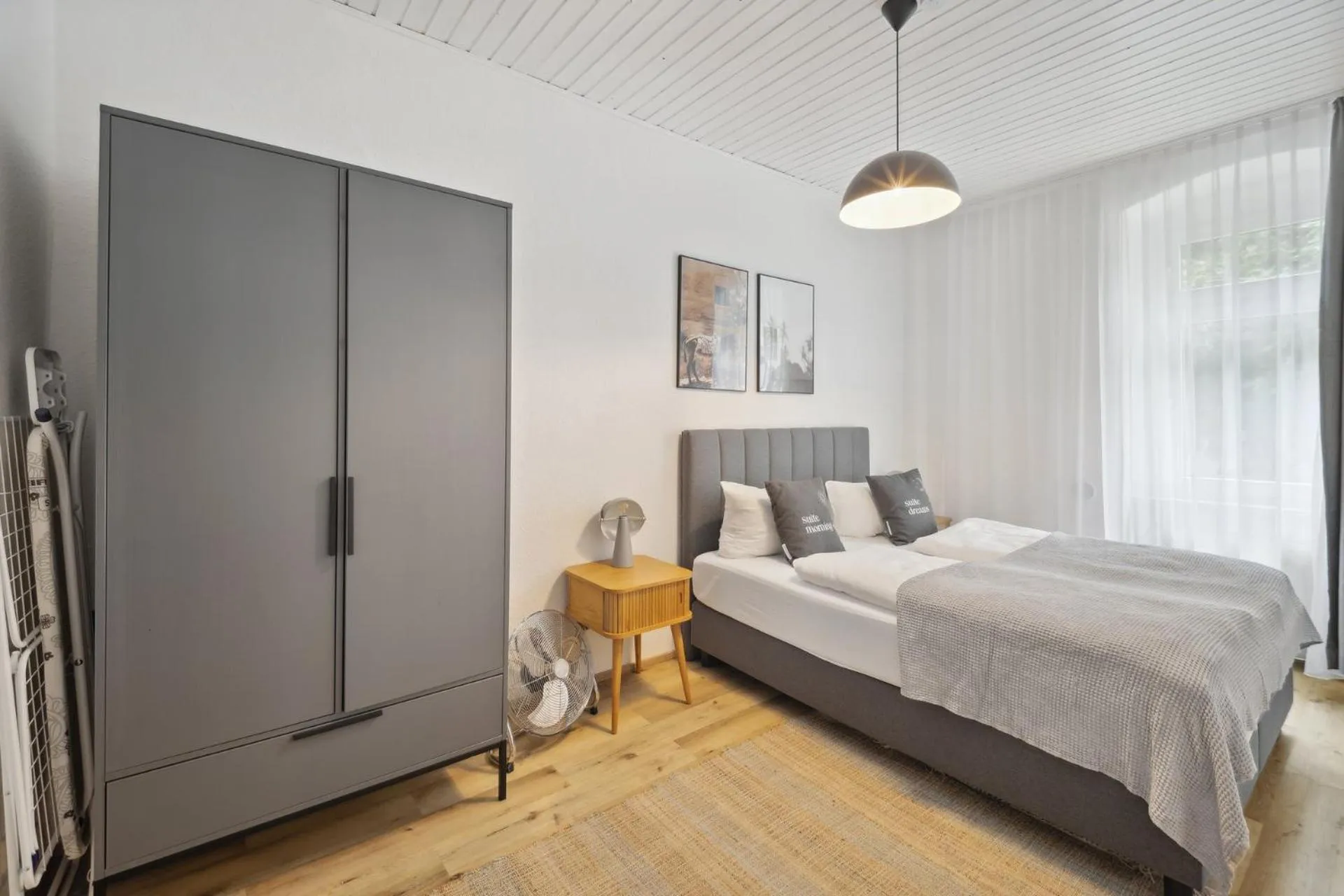 Photo of the whole room, Bed in Limehome Dresden Tannenstraße