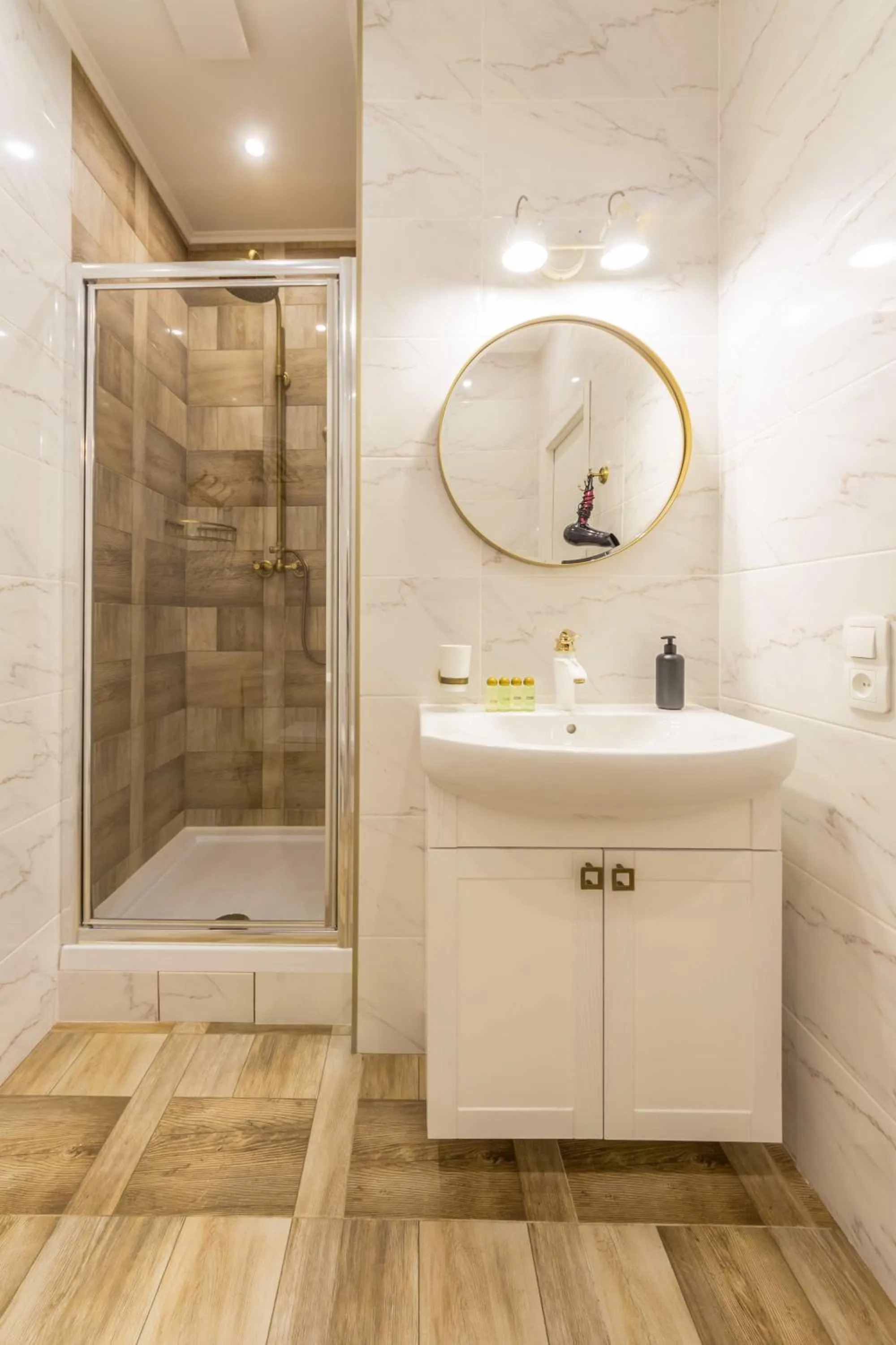 Shower in Idea Design Apart-Hotel