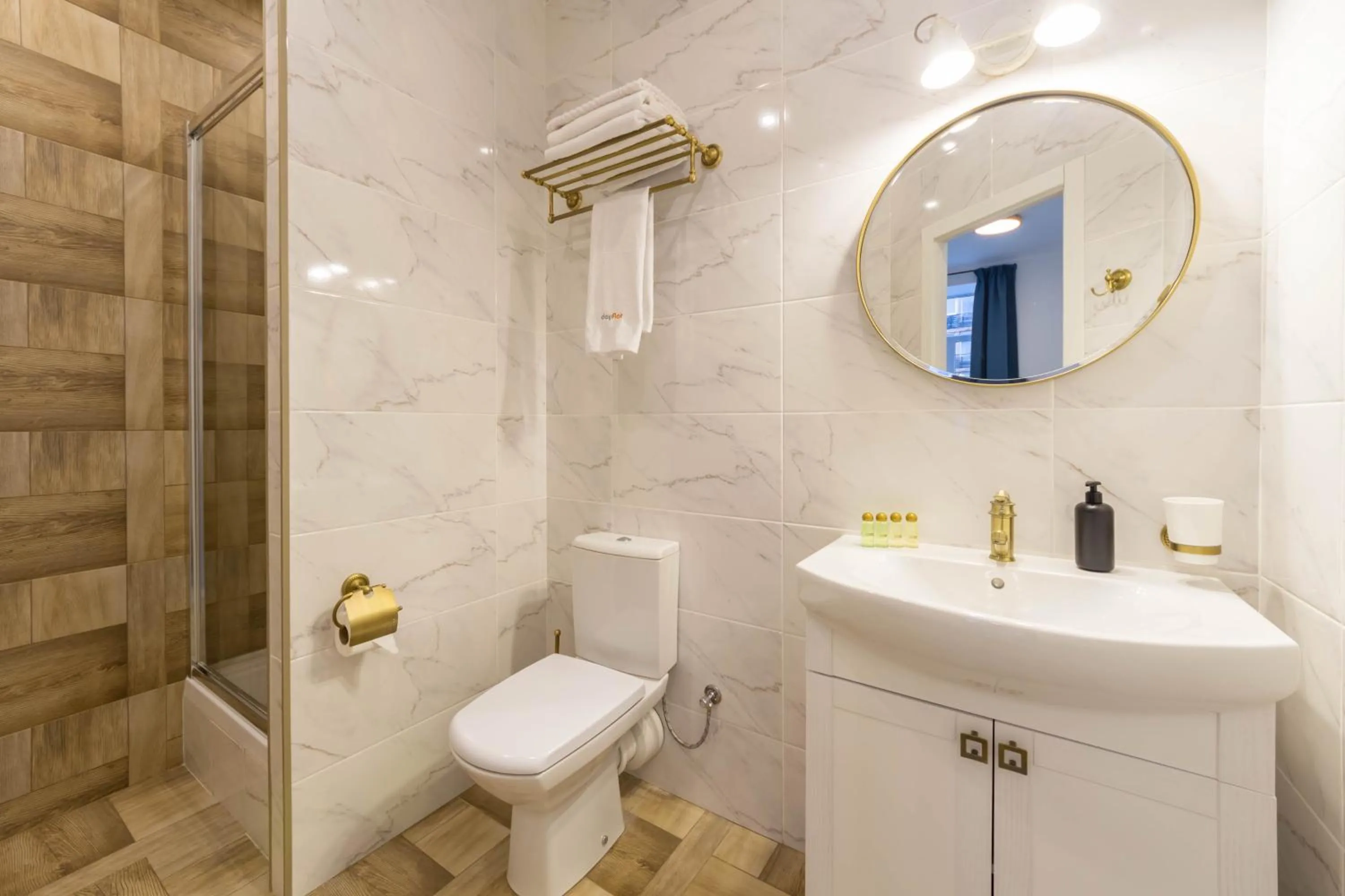 Shower in Idea Design Apart-Hotel