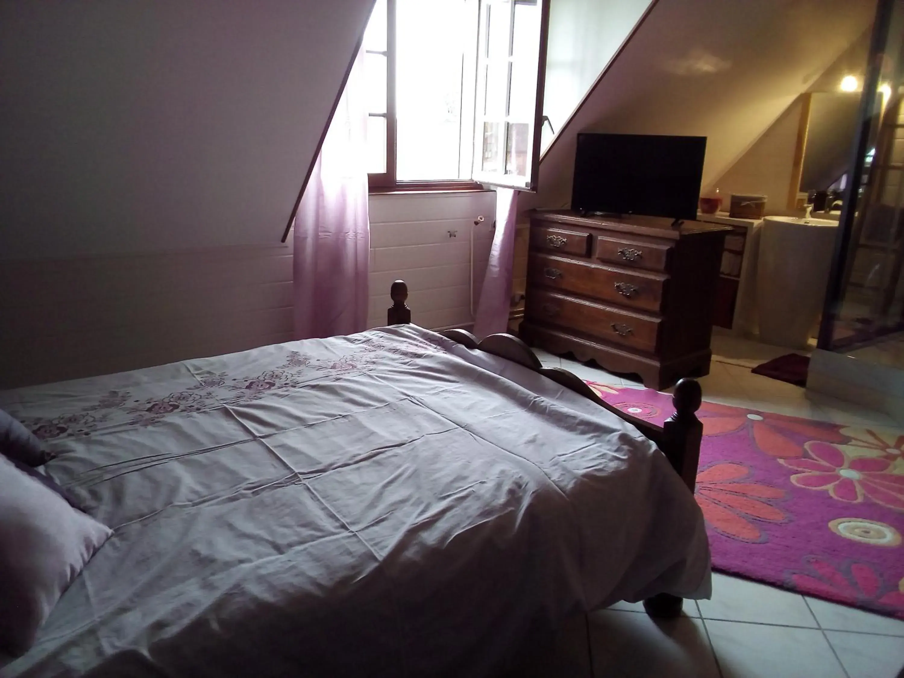 Deluxe Double Room with Shower in maison du Hérisson Deluxe Double Room with Shower in maison du Hérisson