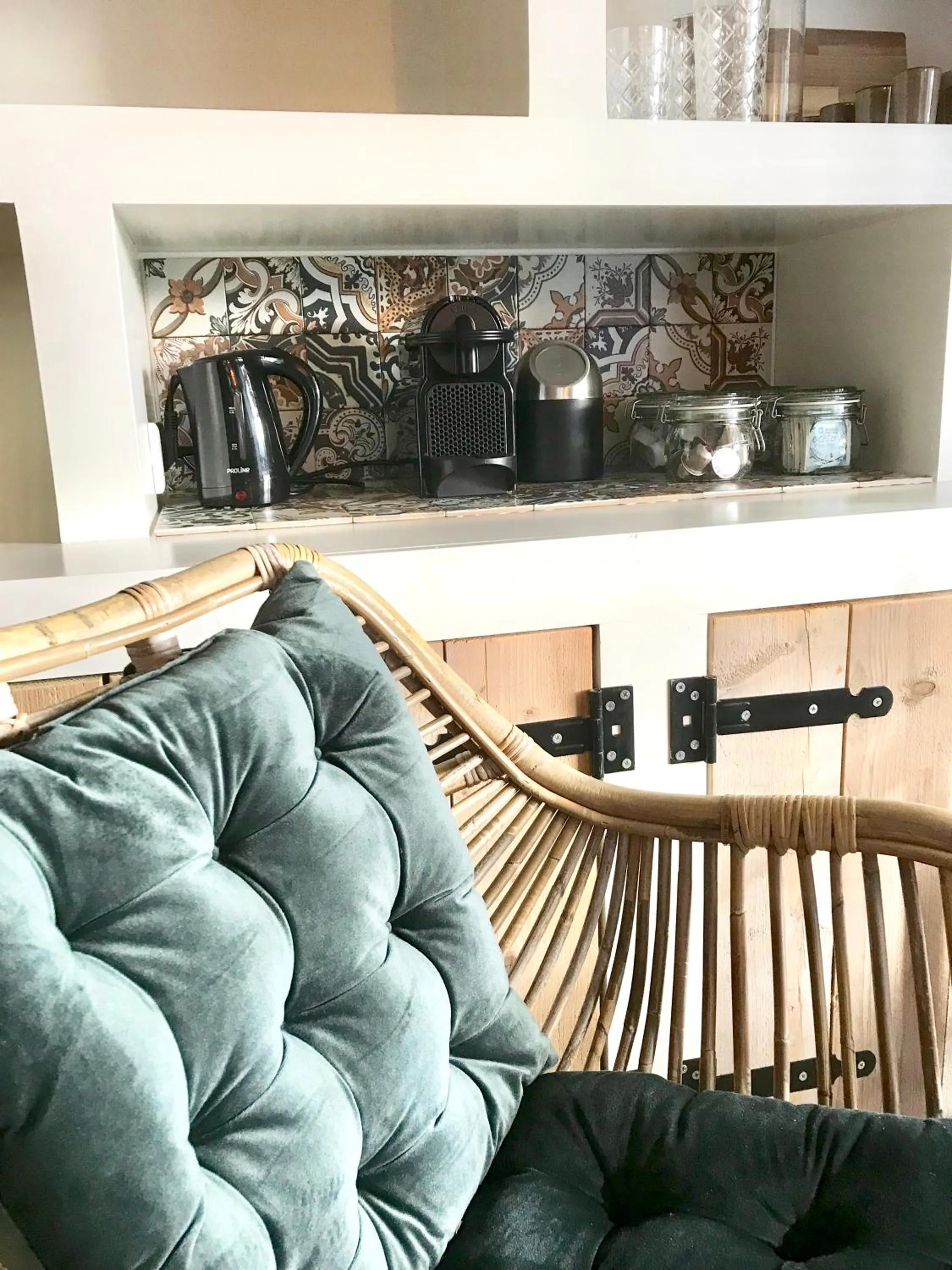 Coffee/tea facilities in B&B No. 42