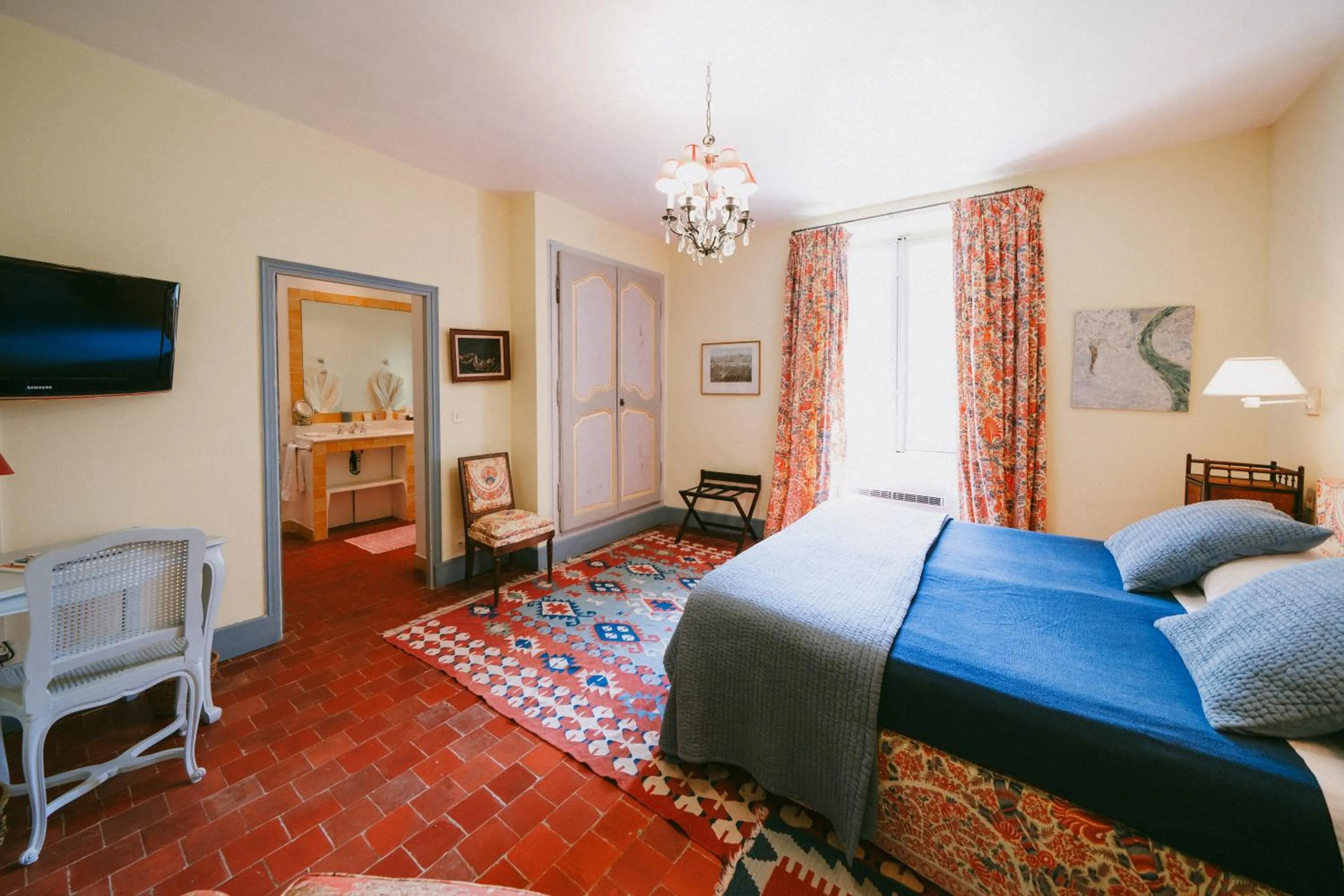 Bedroom, Bed in Bastide Rose