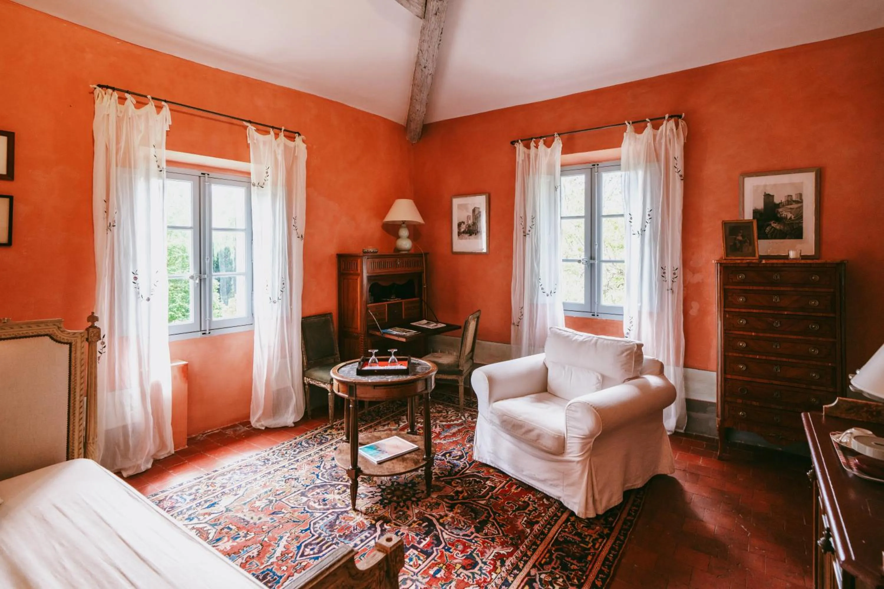 Seating area, Bed in Bastide Rose