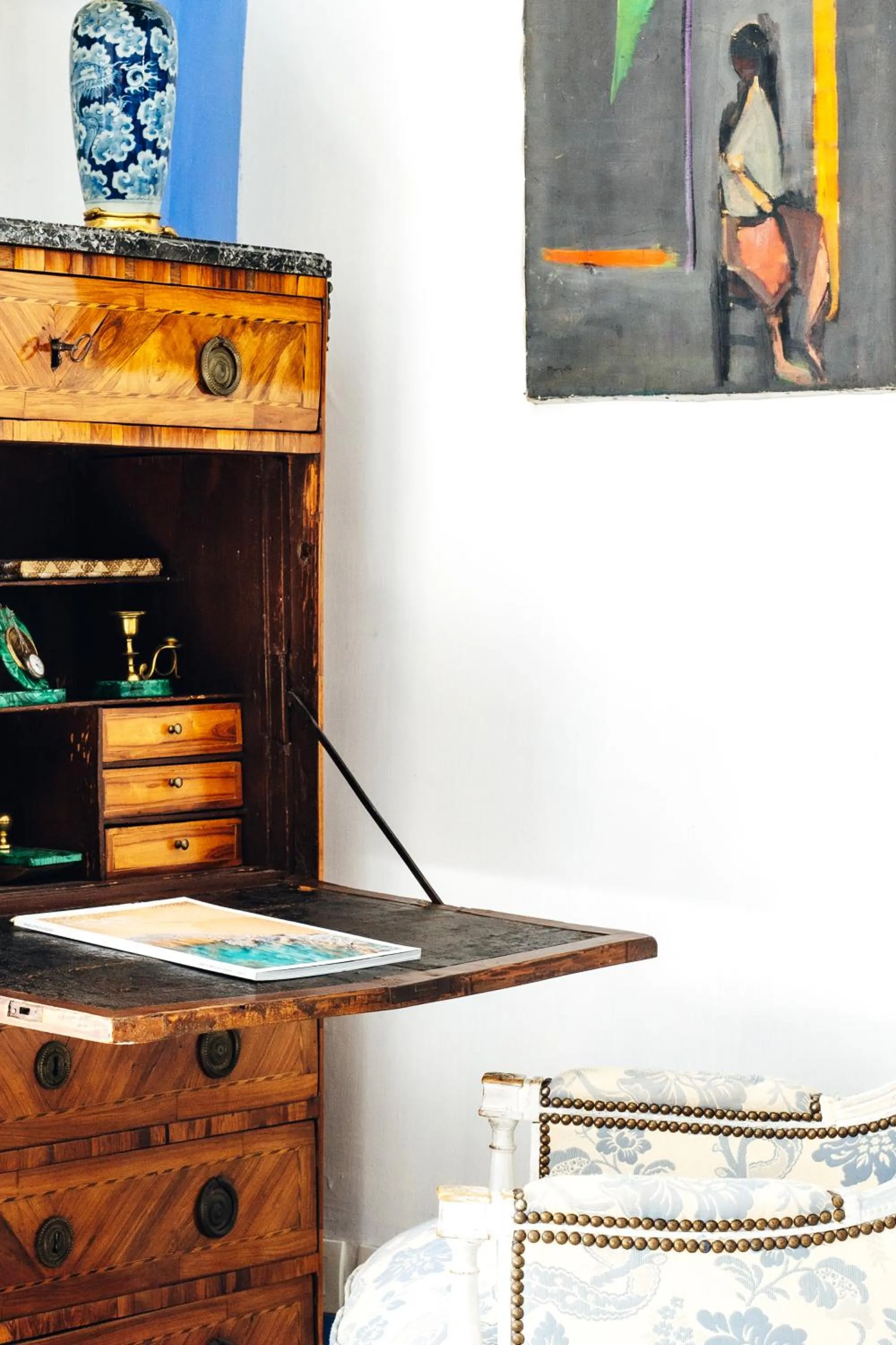 Decorative detail in Bastide Rose