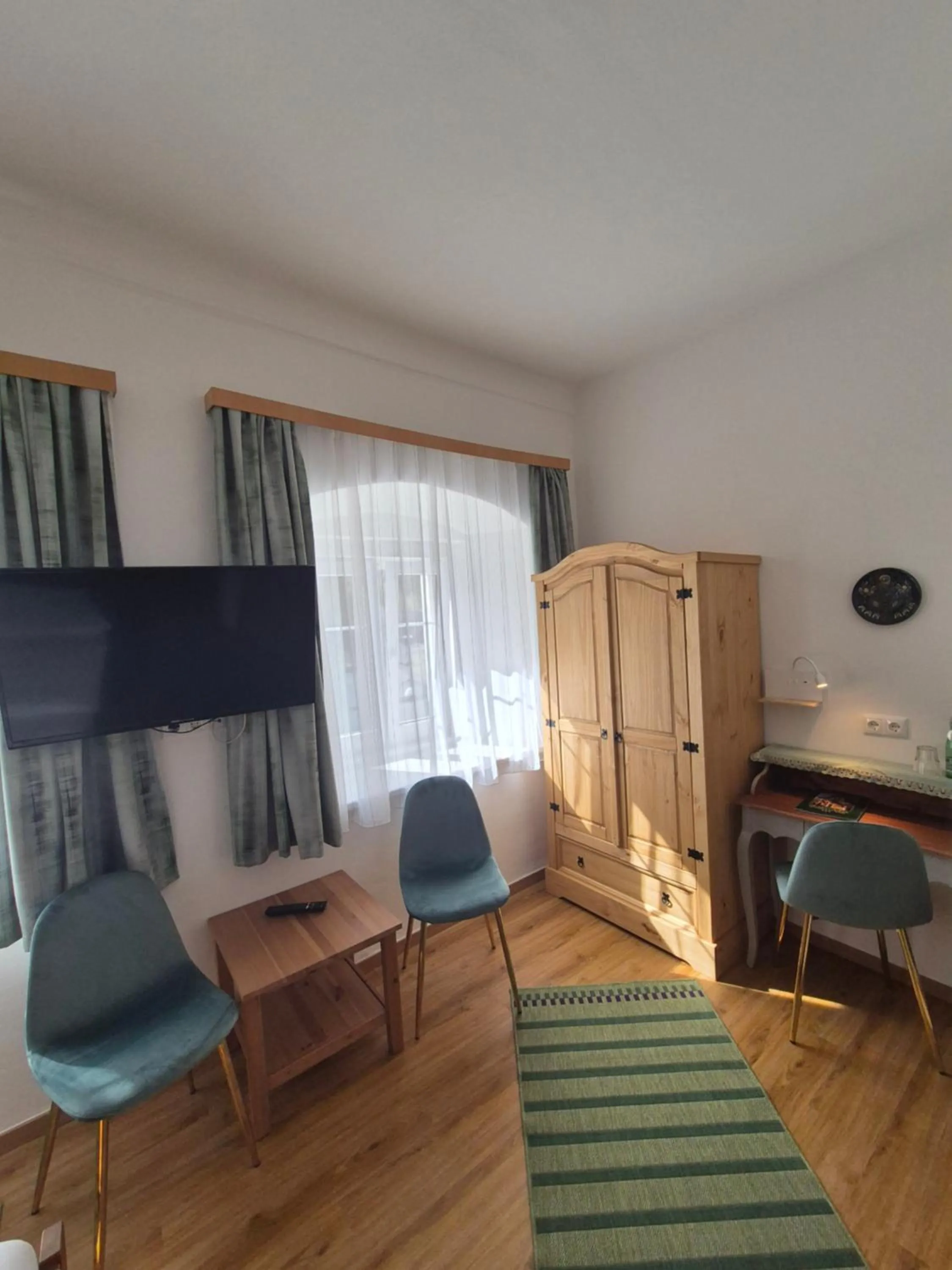 TV and multimedia, Bed in Gasthof zur Sonne