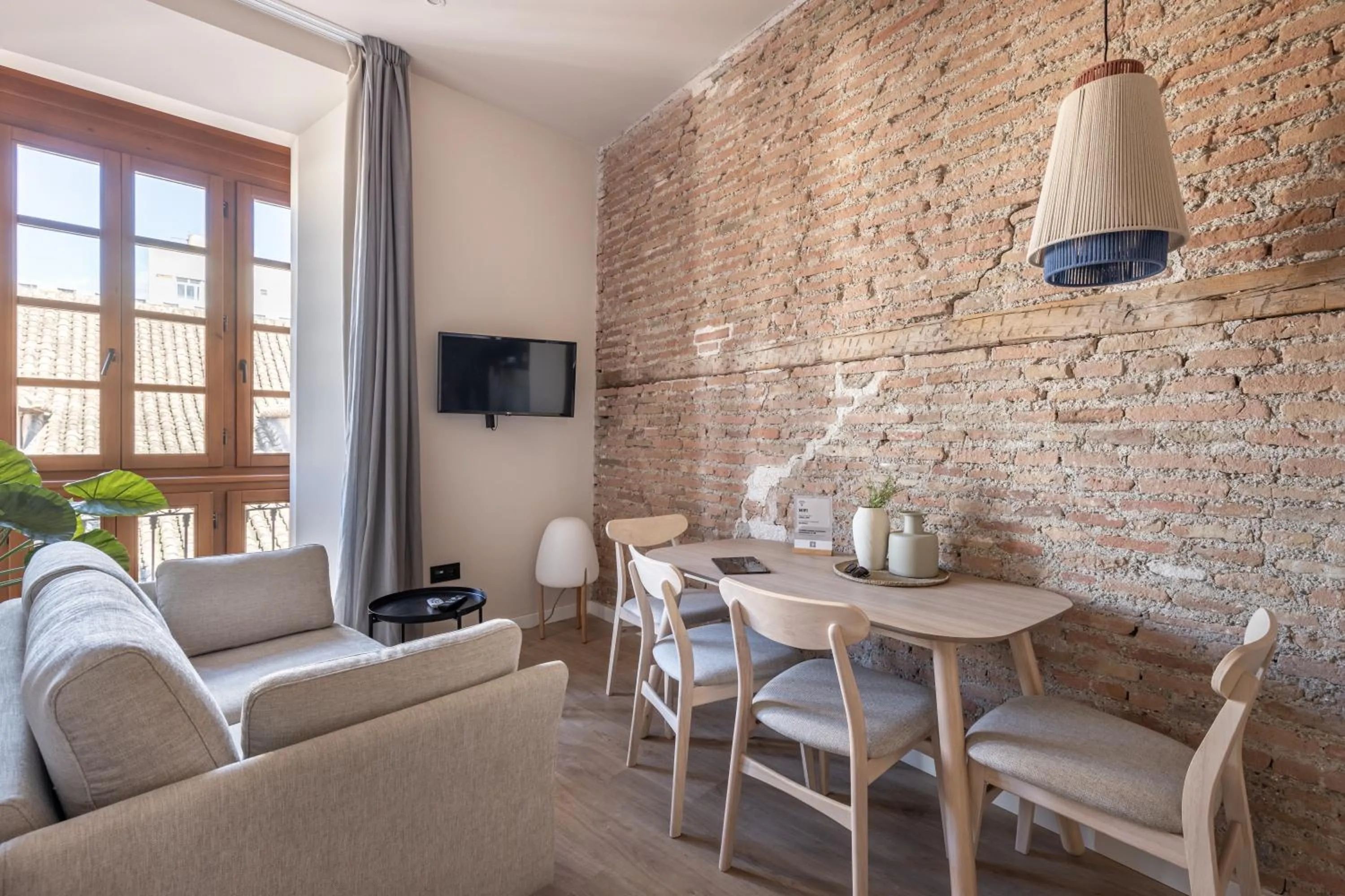 Seating area in Líbere Málaga Teatro Romano