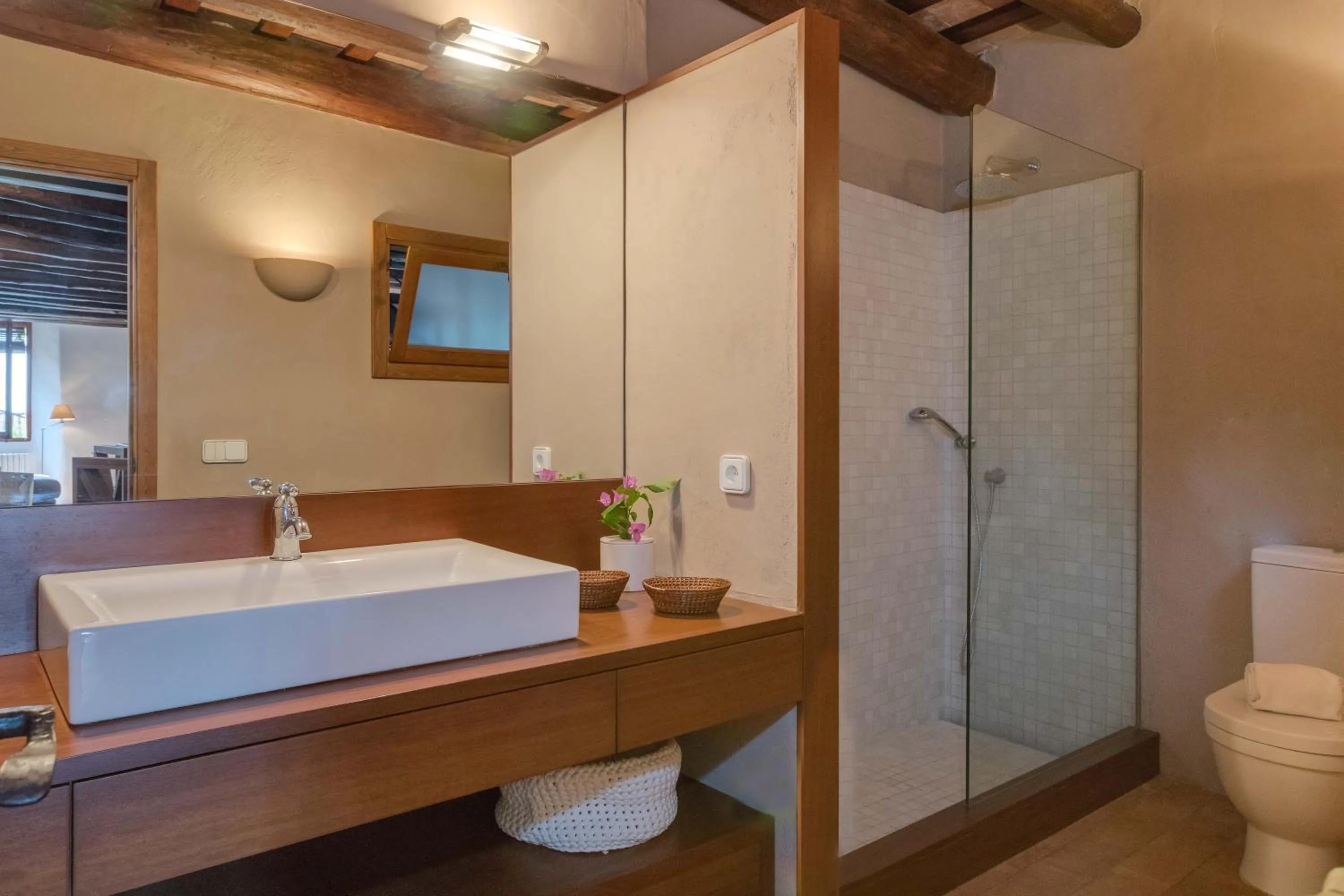 Shower in Flateli Tor