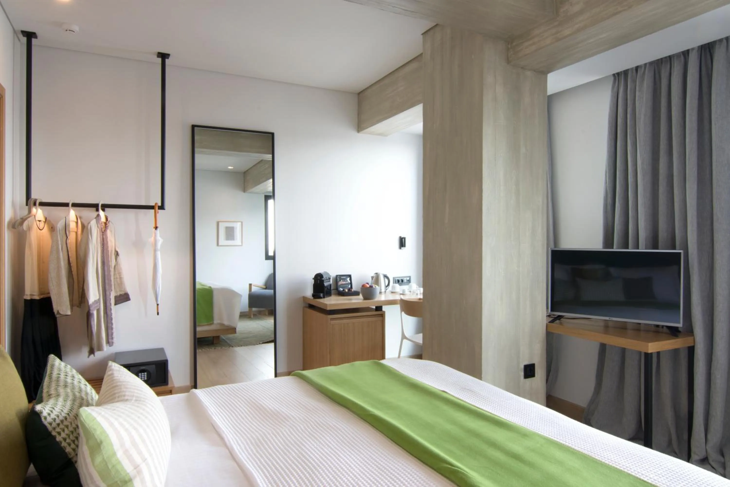 Communal lounge/ TV room, Bed in COCO-MAT Athens Jumelle