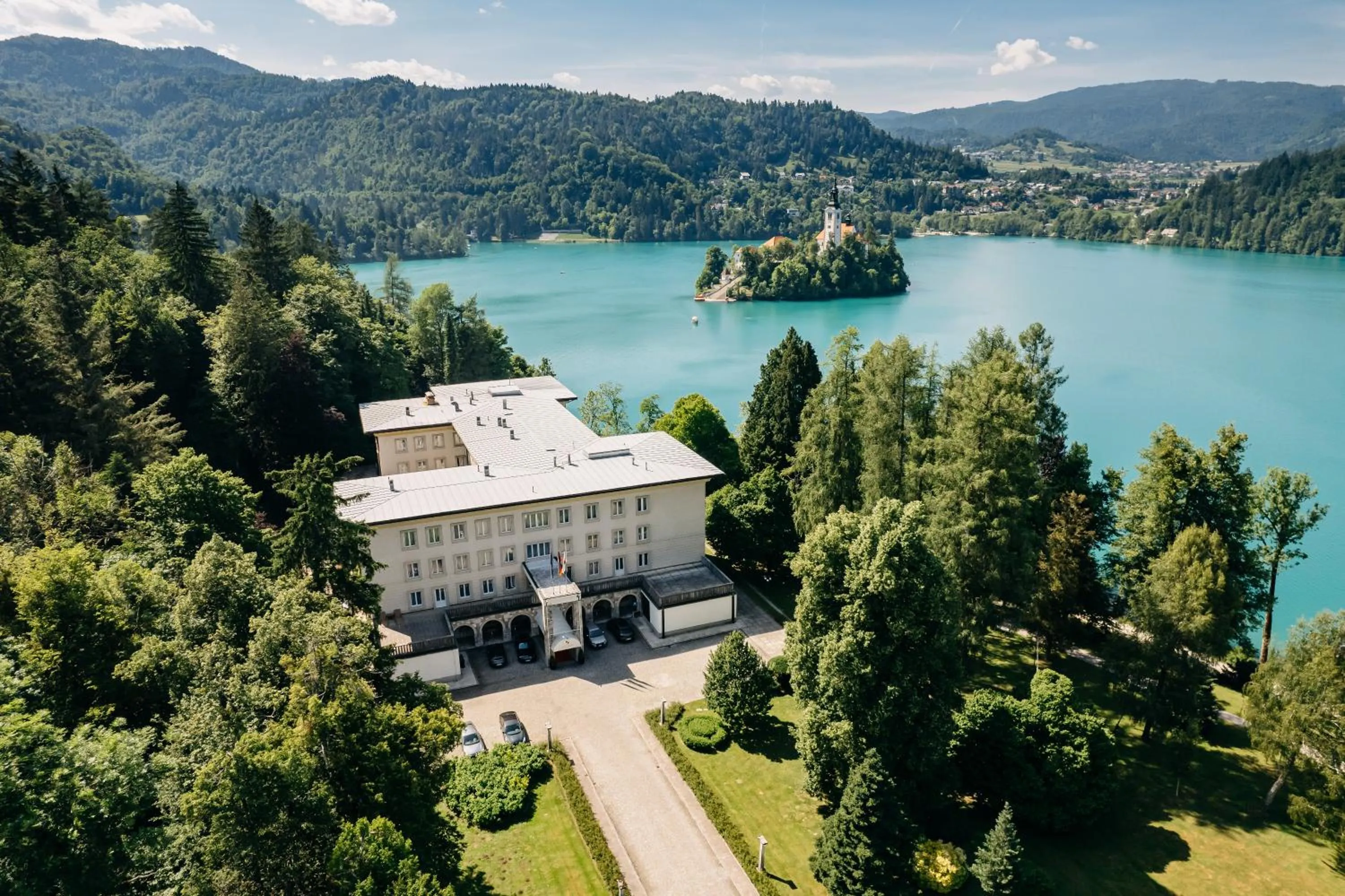 Property building in Vila Bled