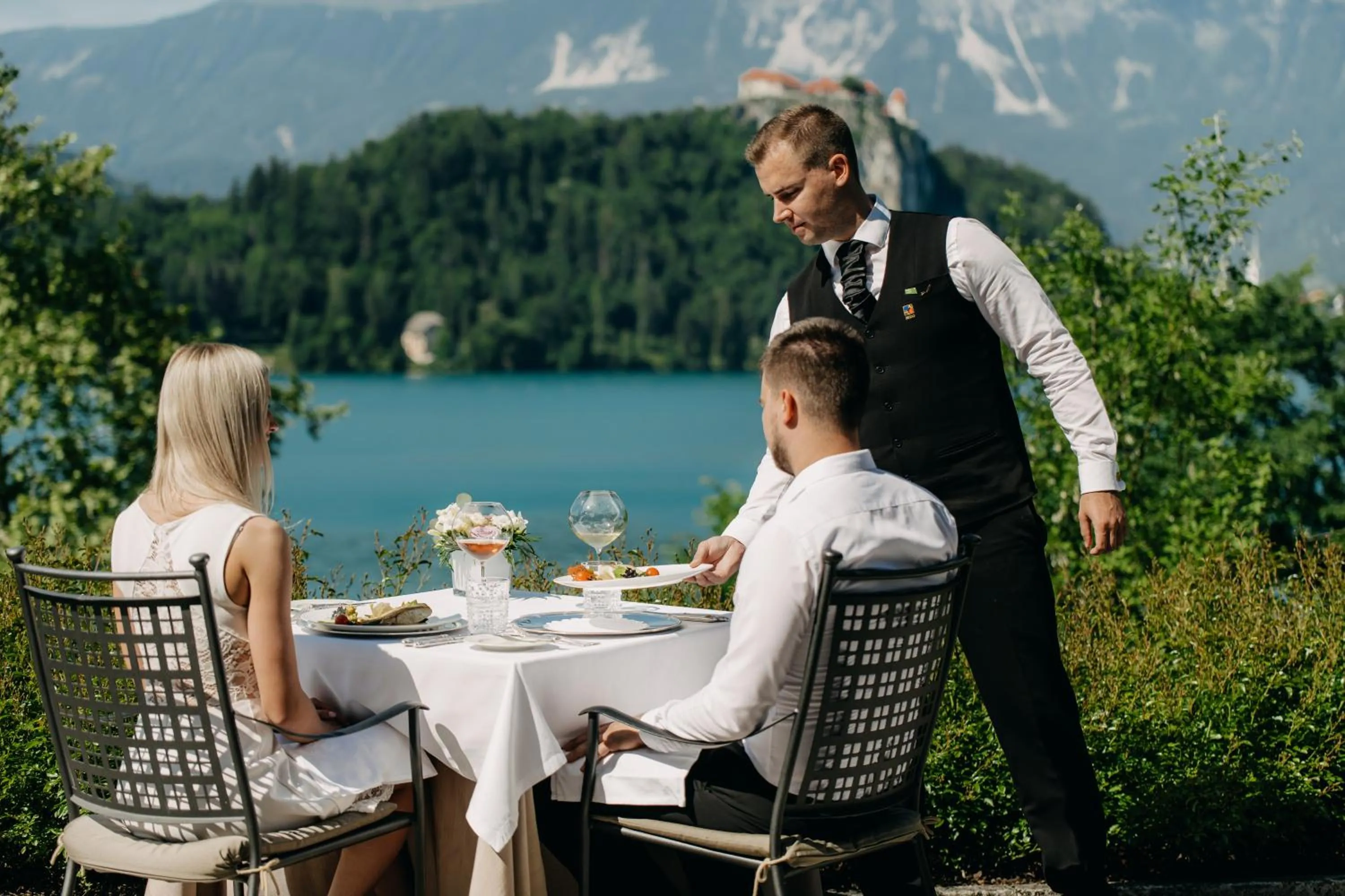 Restaurant/places to eat in Vila Bled