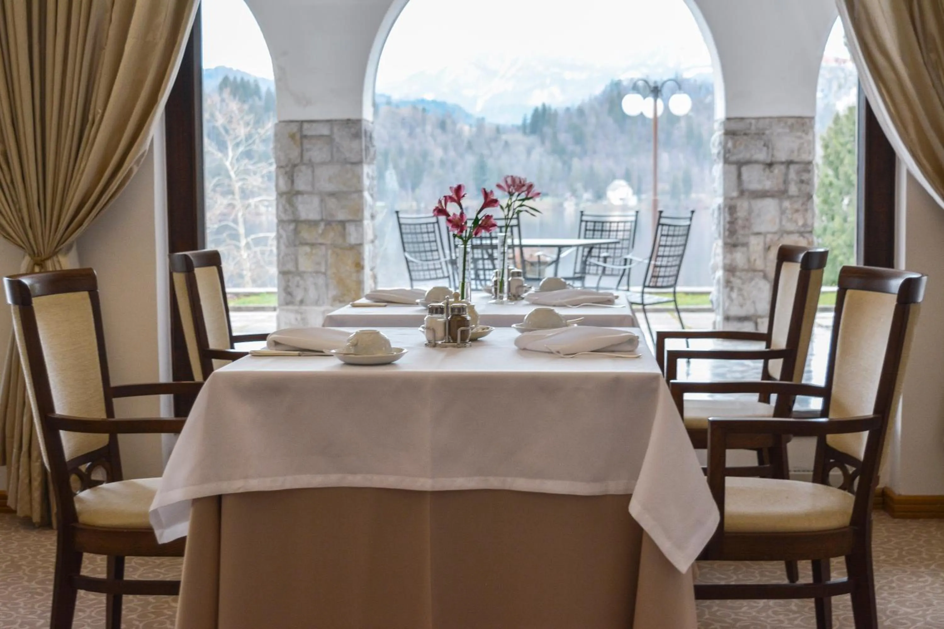 Restaurant/places to eat in Vila Bled