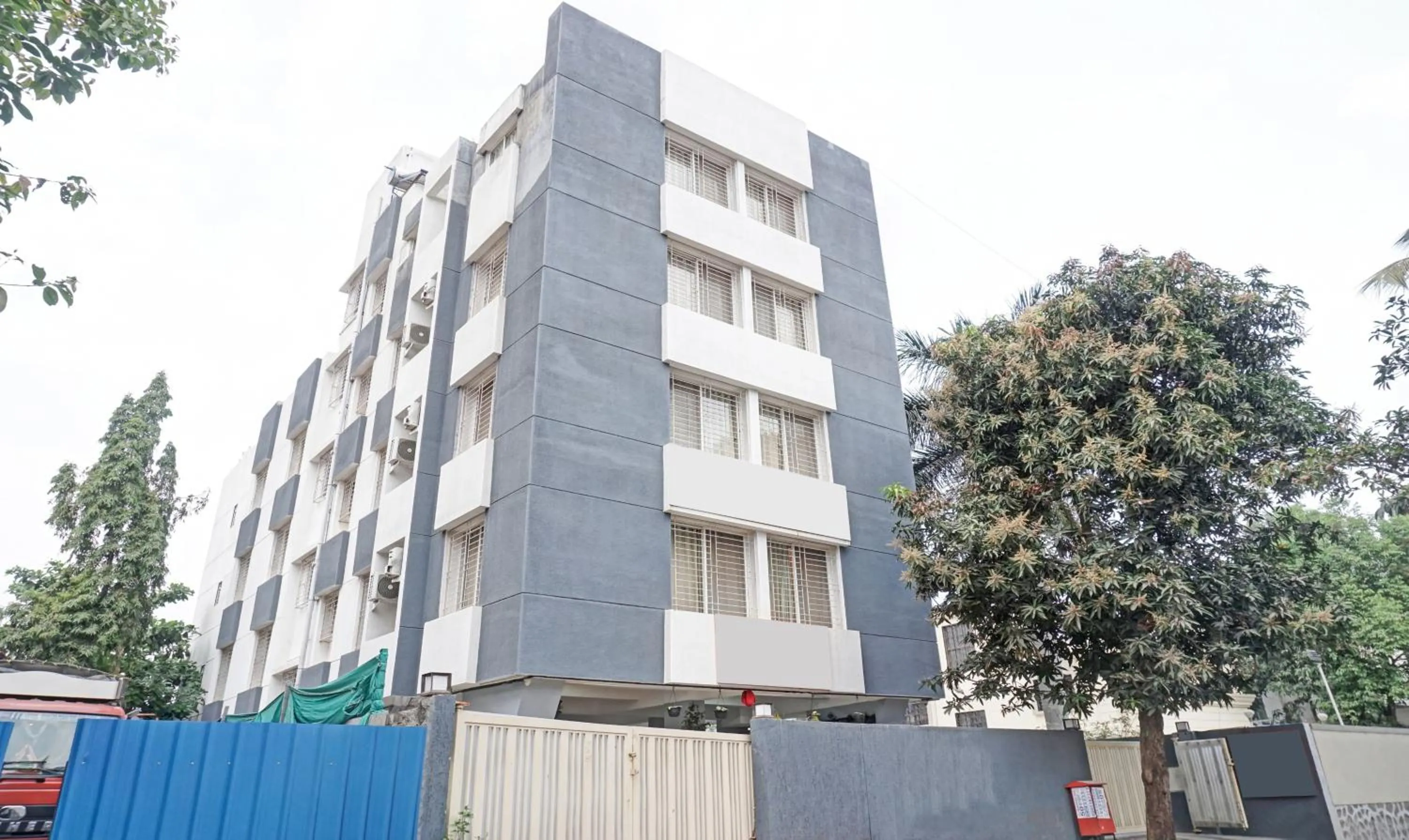 Property building in Treebo Diamond Residency - DDPK Inn