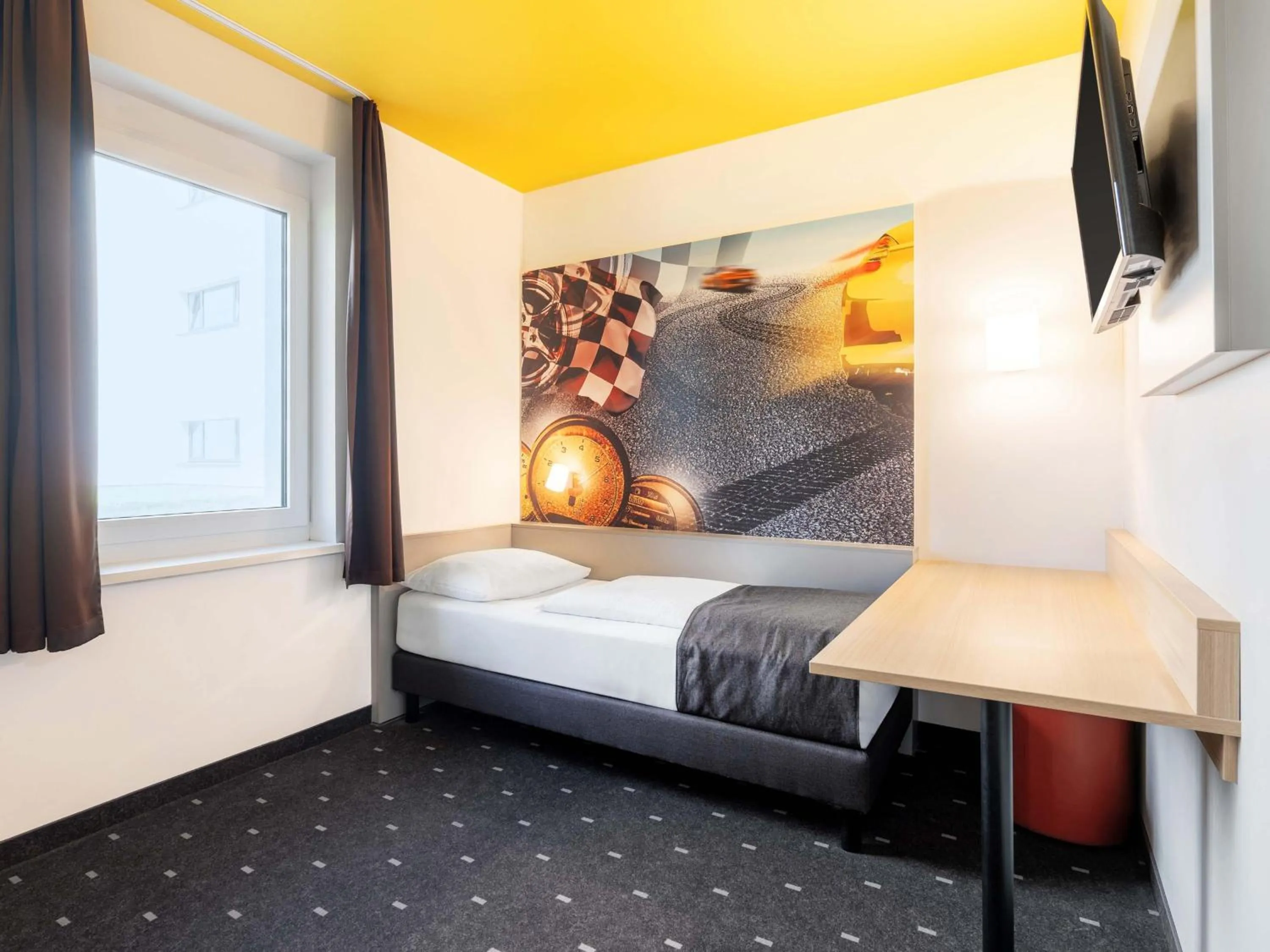 Photo of the whole room, Bed in B&B Hotel Stuttgart-Zuffenhausen