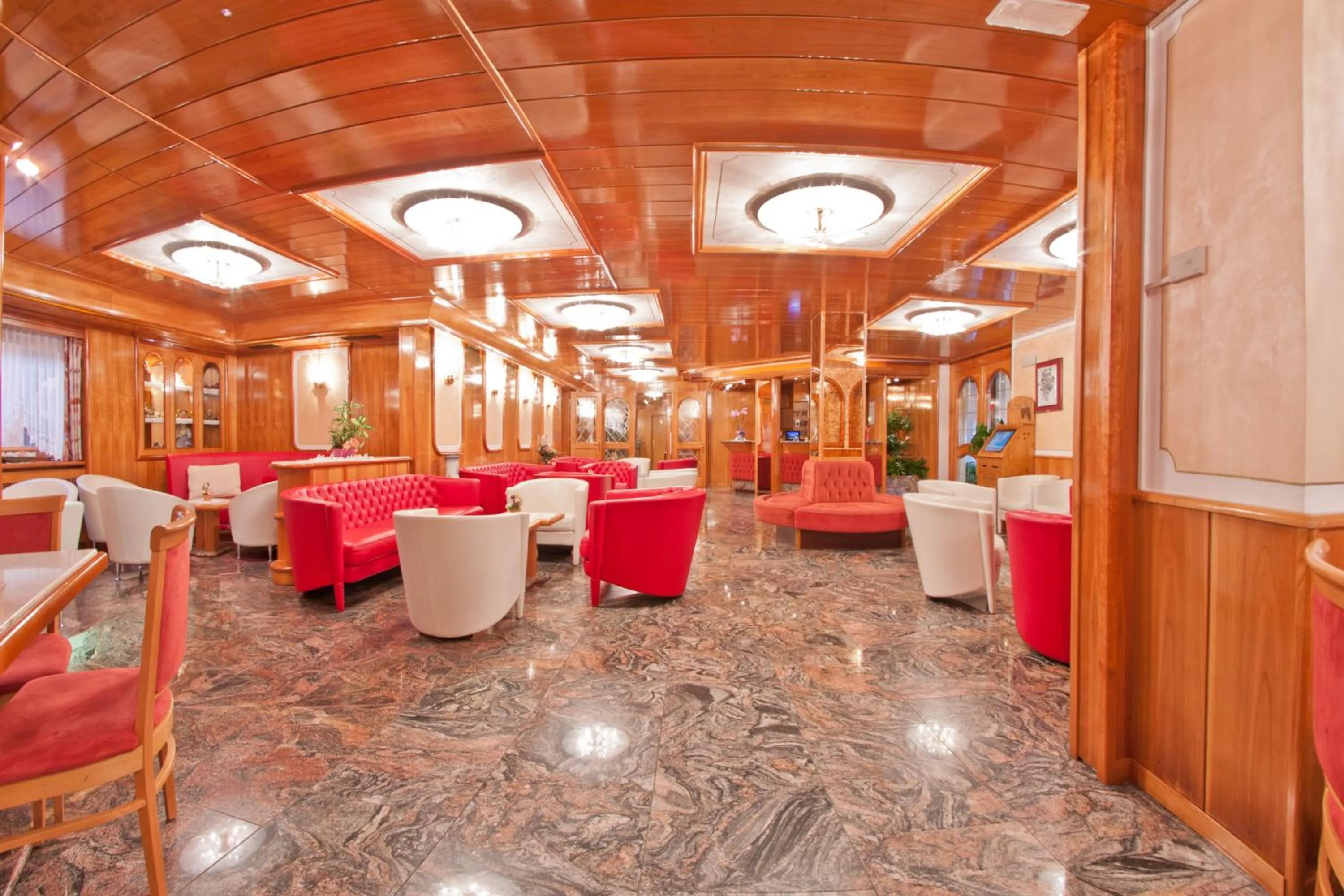 Lobby or reception in Hotel Cristallo
