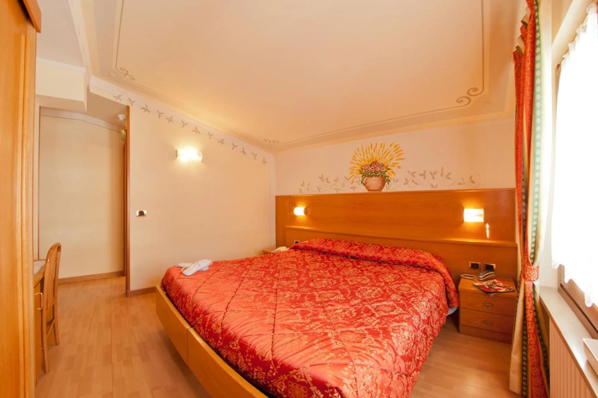 Photo of the whole room, Bed in Hotel Cristallo