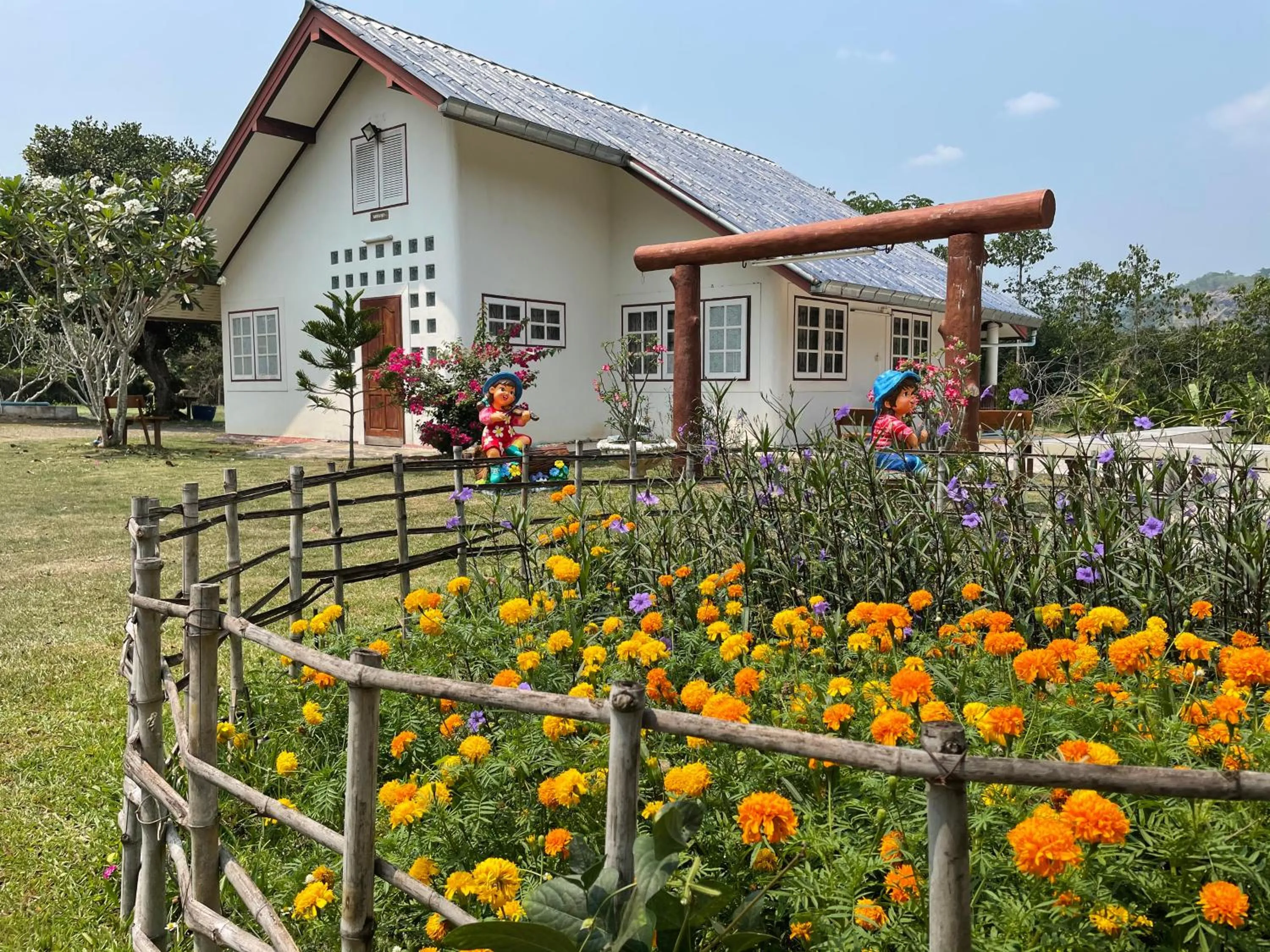 Property building in นาหินลาดรีสอร์ท Nahinlad Resort