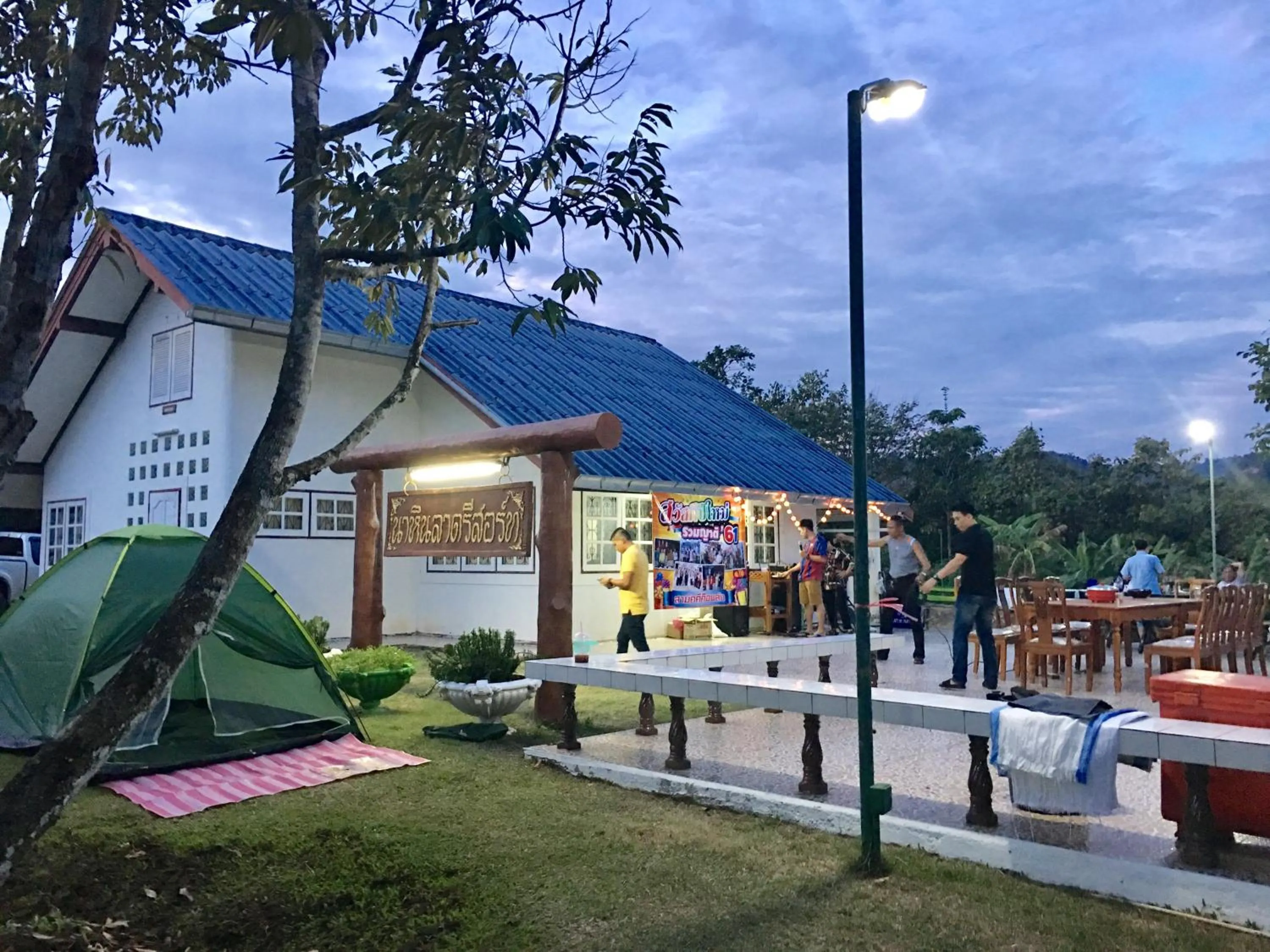 BBQ facilities in นาหินลาดรีสอร์ท Nahinlad Resort