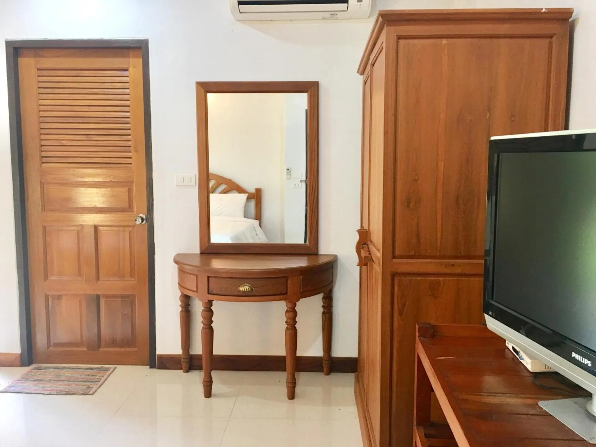 TV and multimedia in นาหินลาดรีสอร์ท Nahinlad Resort