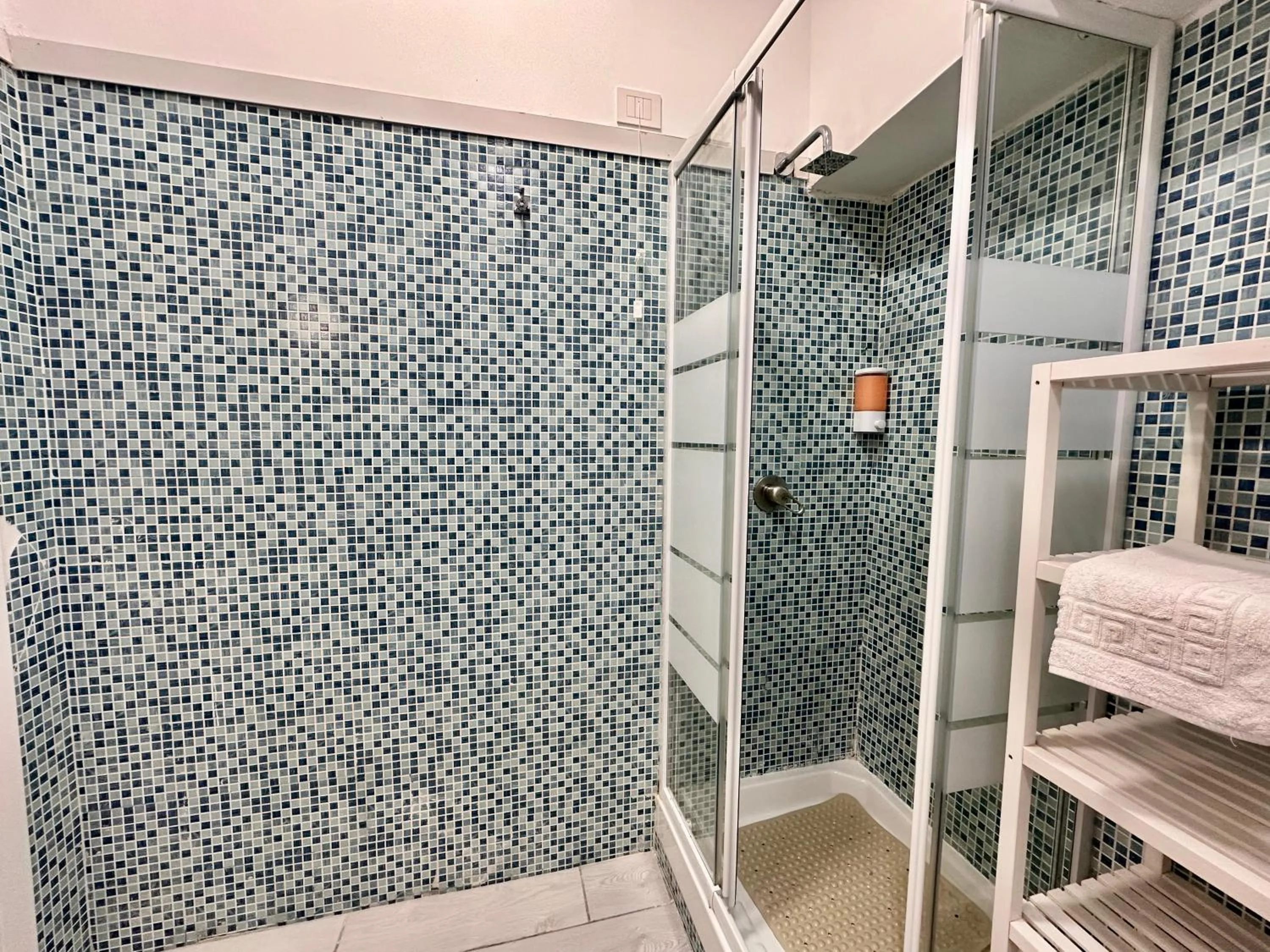 Shower in Sweet Dreams Napoli