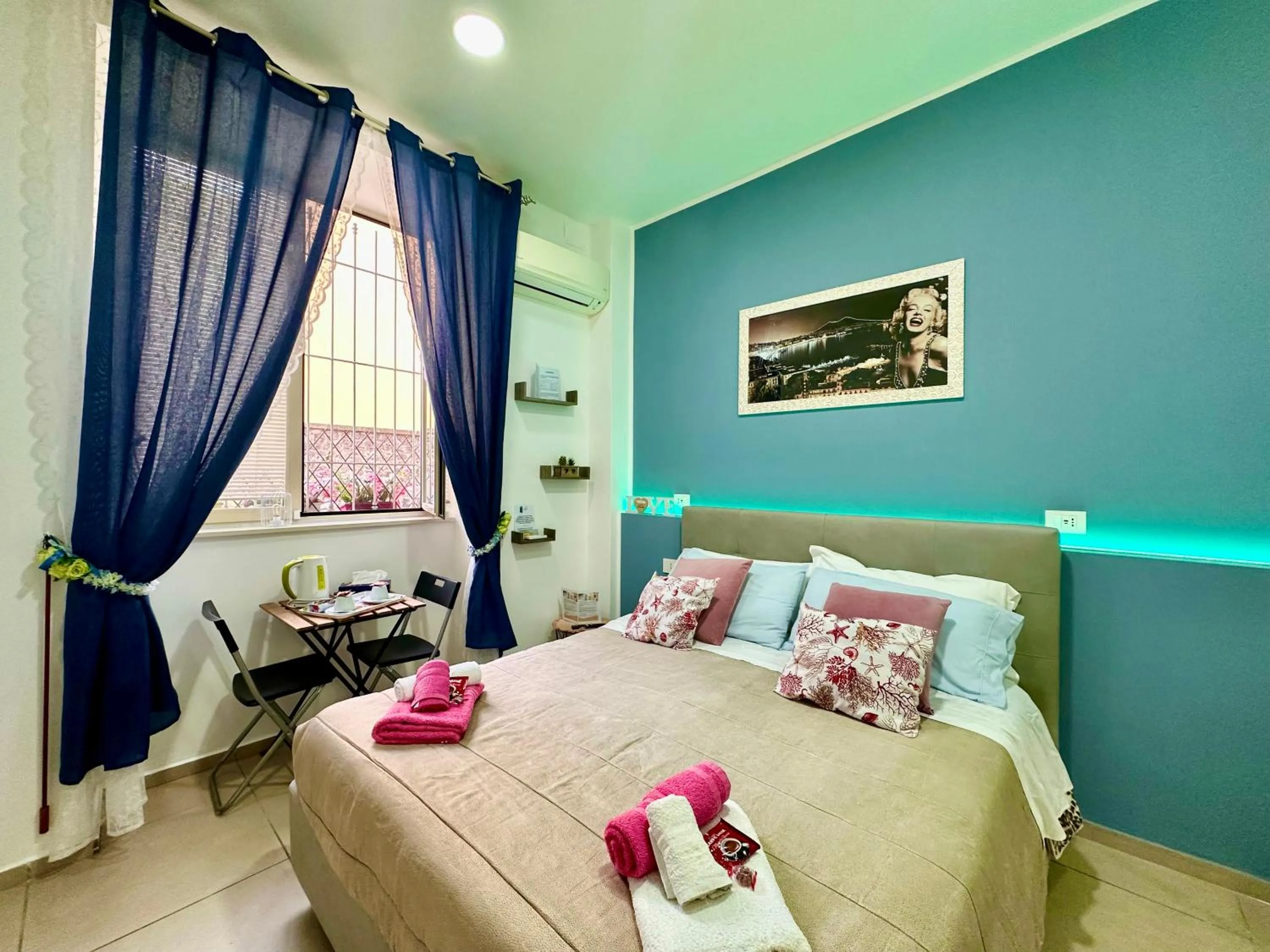 Bed in Sweet Dreams Napoli