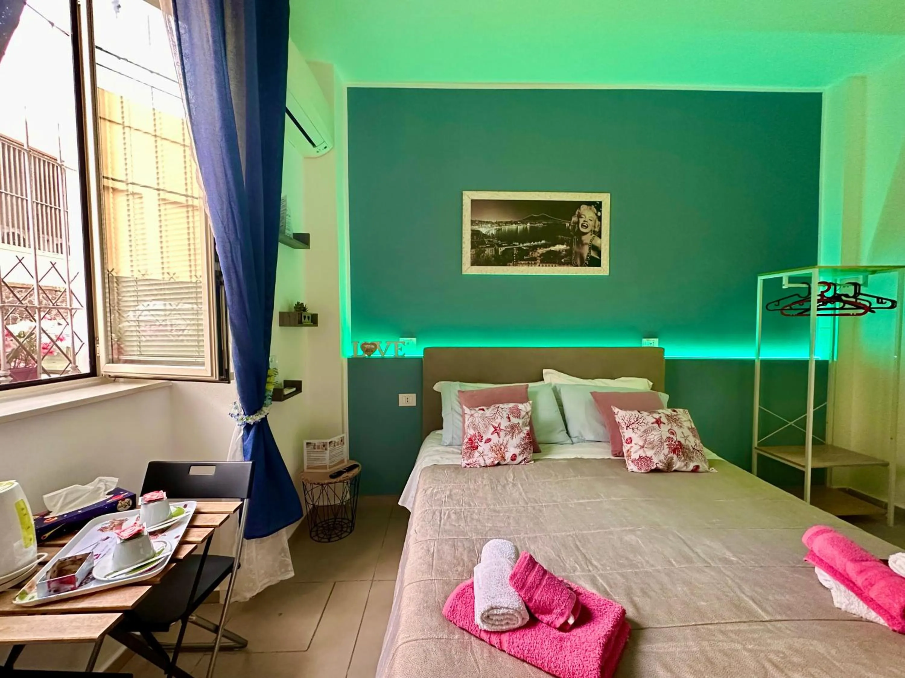 Bed in Sweet Dreams Napoli