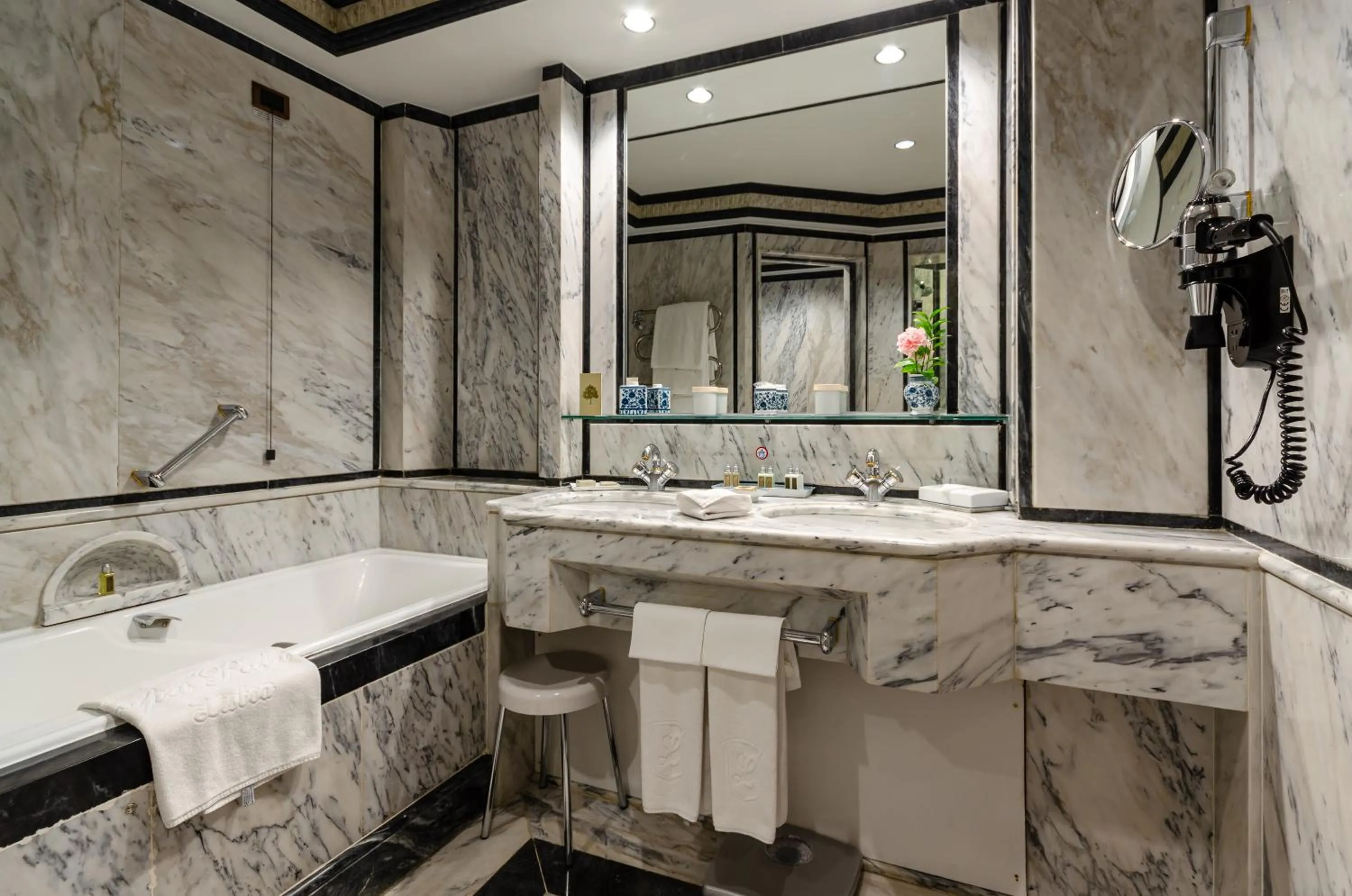 Bathroom in Olissippo Lapa Palace – The Leading Hotels of the World