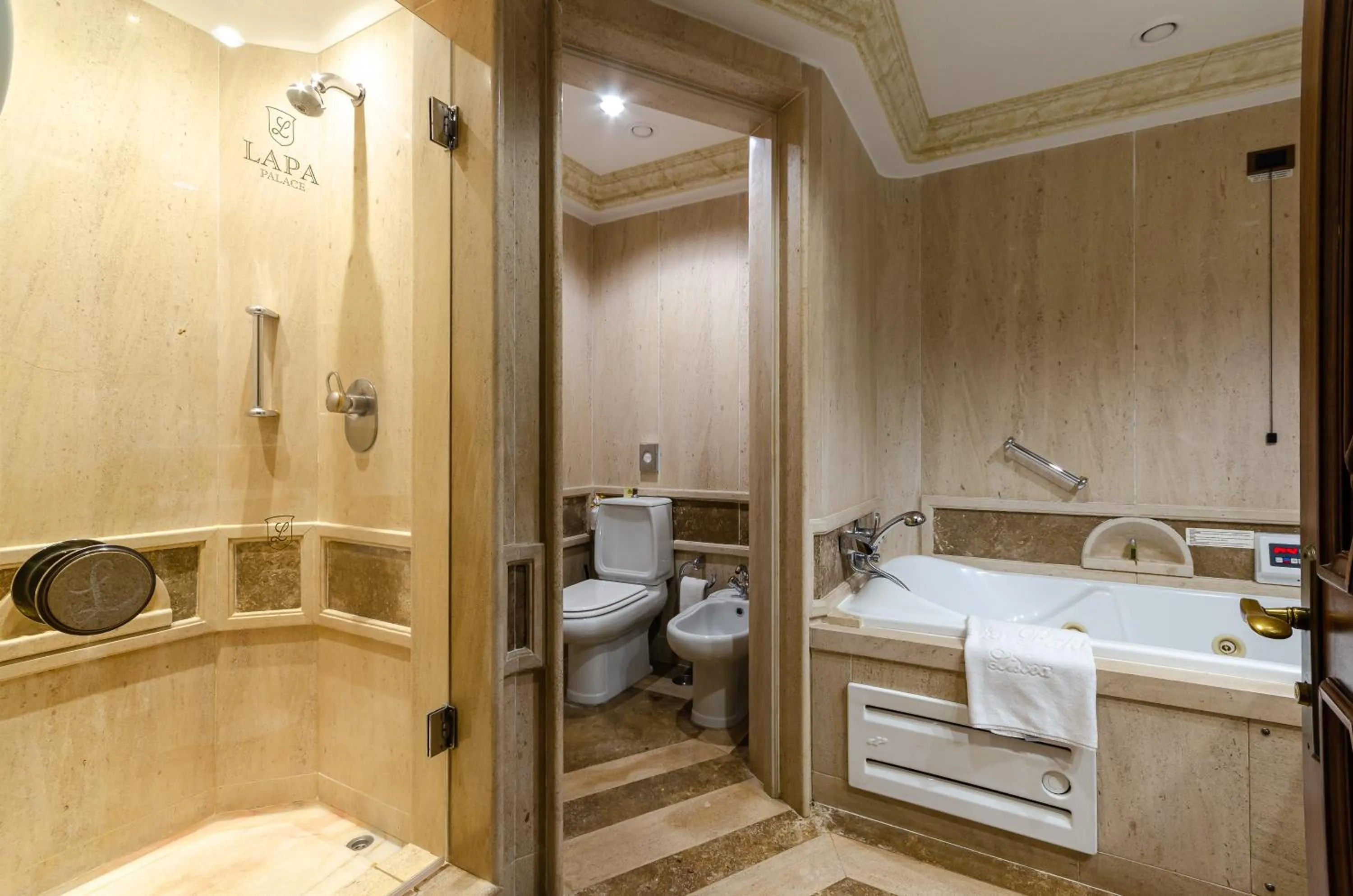 Bathroom in Olissippo Lapa Palace – The Leading Hotels of the World