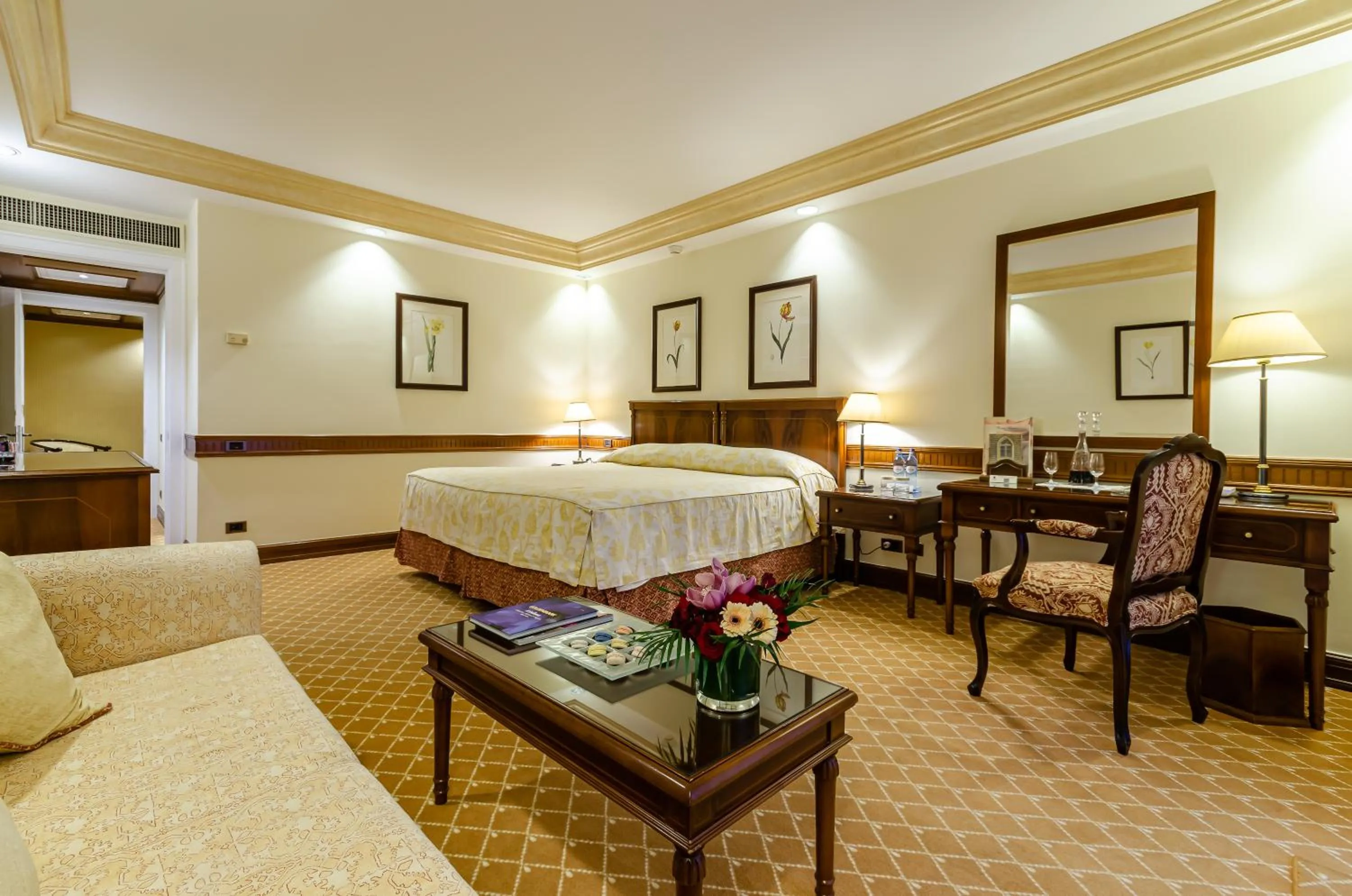 Photo of the whole room, Bed in Olissippo Lapa Palace – The Leading Hotels of the World