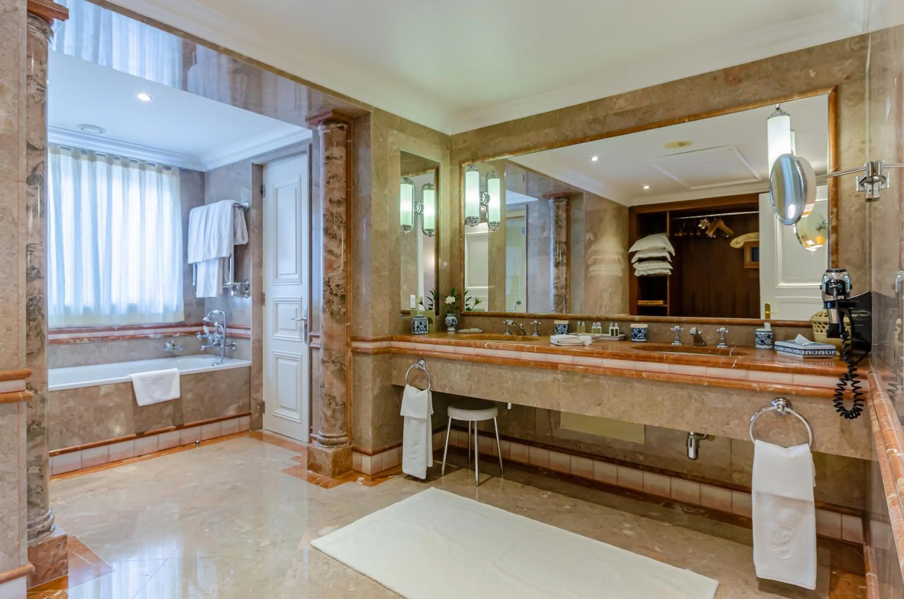 Bathroom in Olissippo Lapa Palace – The Leading Hotels of the World