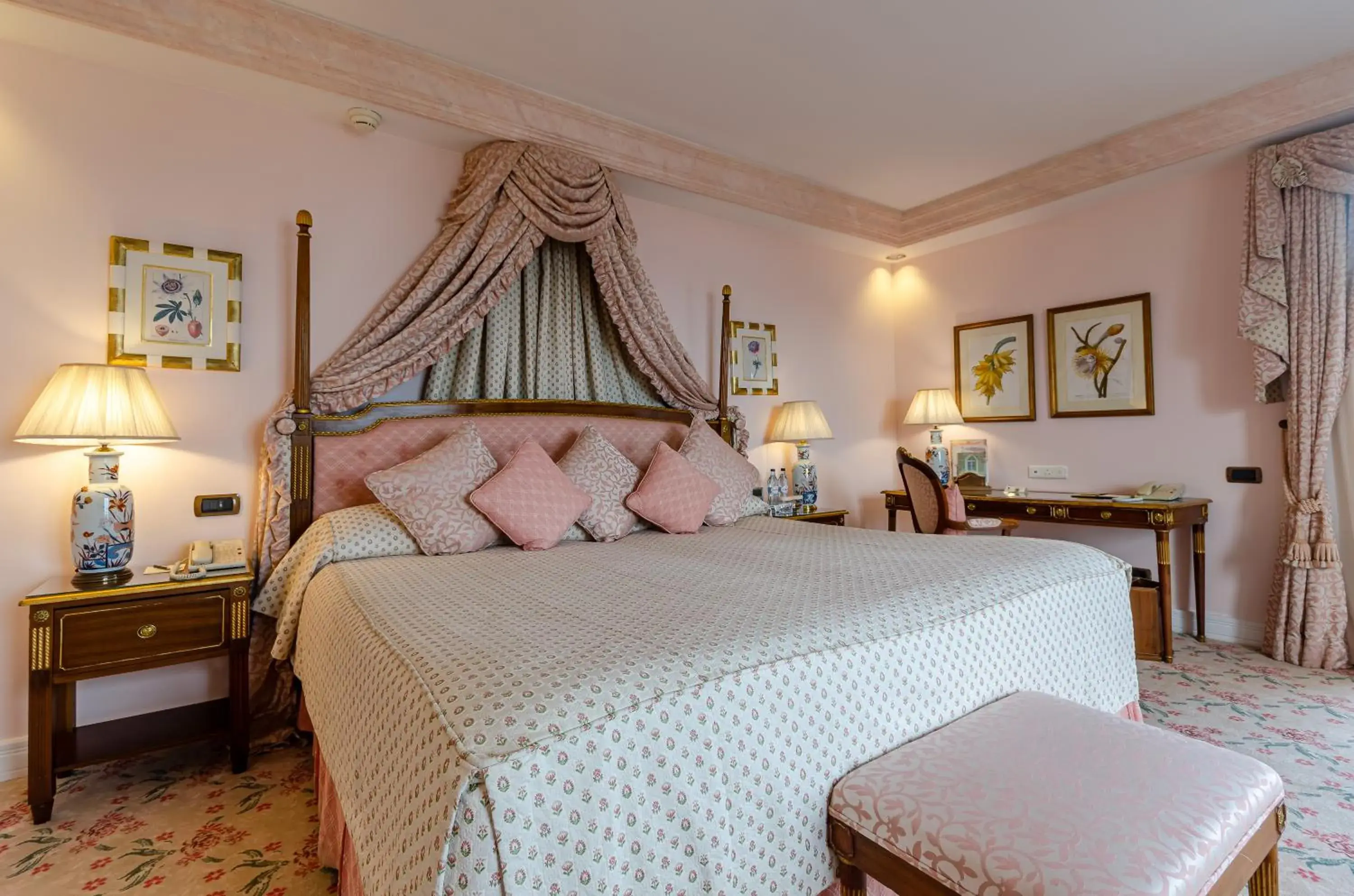 Palace Deluxe Room in Olissippo Lapa Palace – The Leading Hotels of the World Palace Deluxe Room in Olissippo Lapa Palace – The Leading Hotels of the World