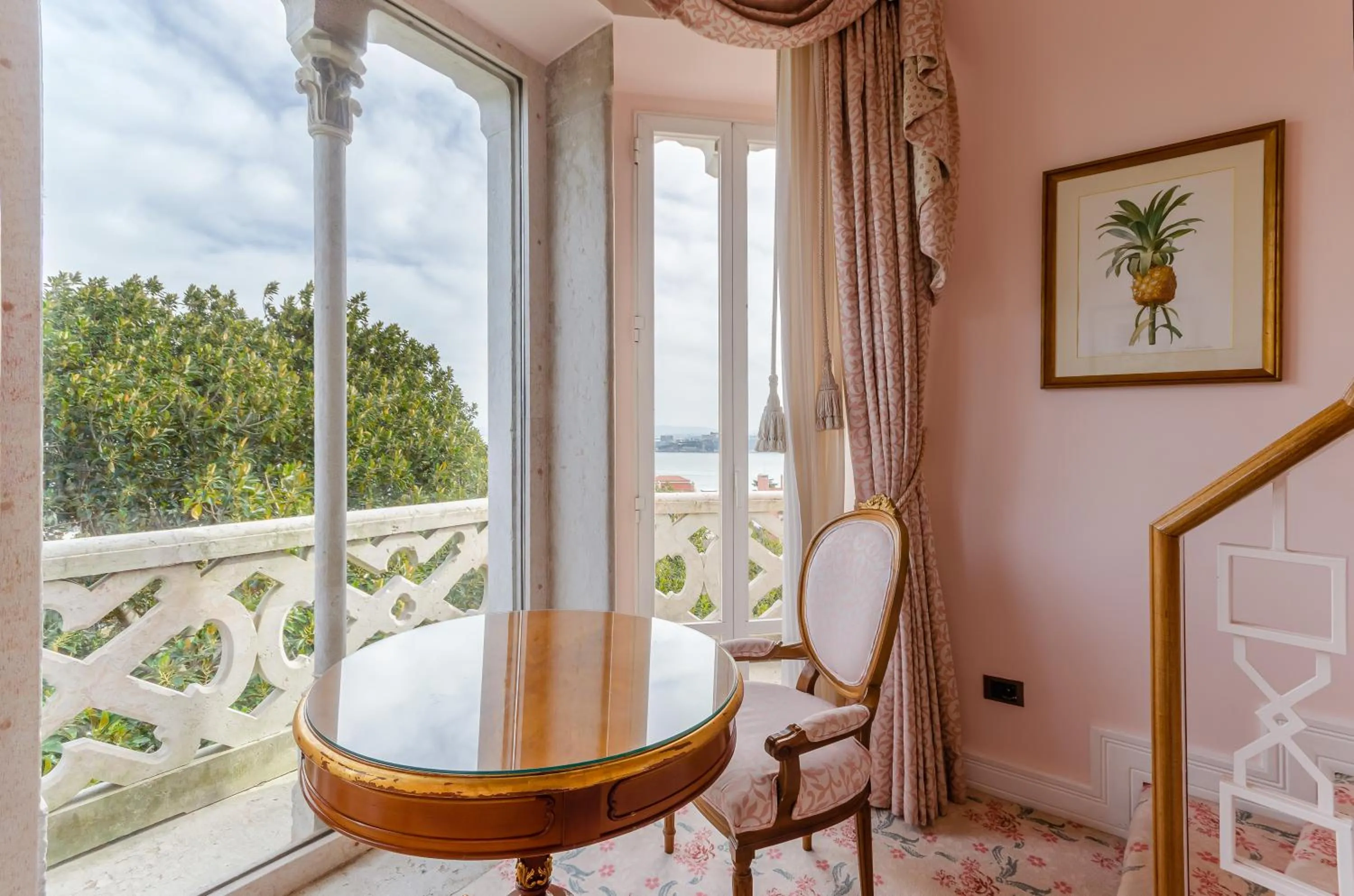 Bedroom in Olissippo Lapa Palace – The Leading Hotels of the World