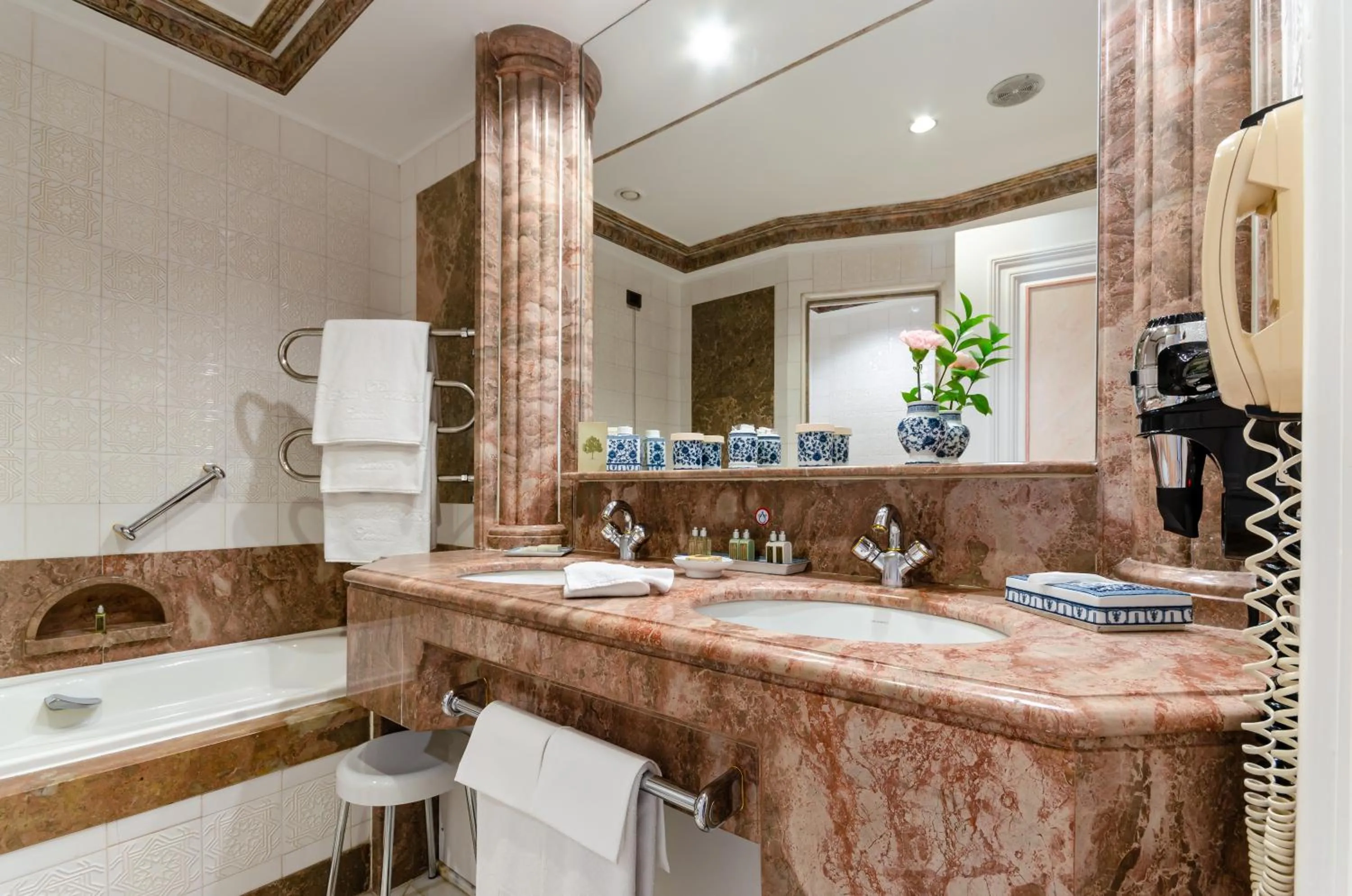 Bathroom in Olissippo Lapa Palace – The Leading Hotels of the World