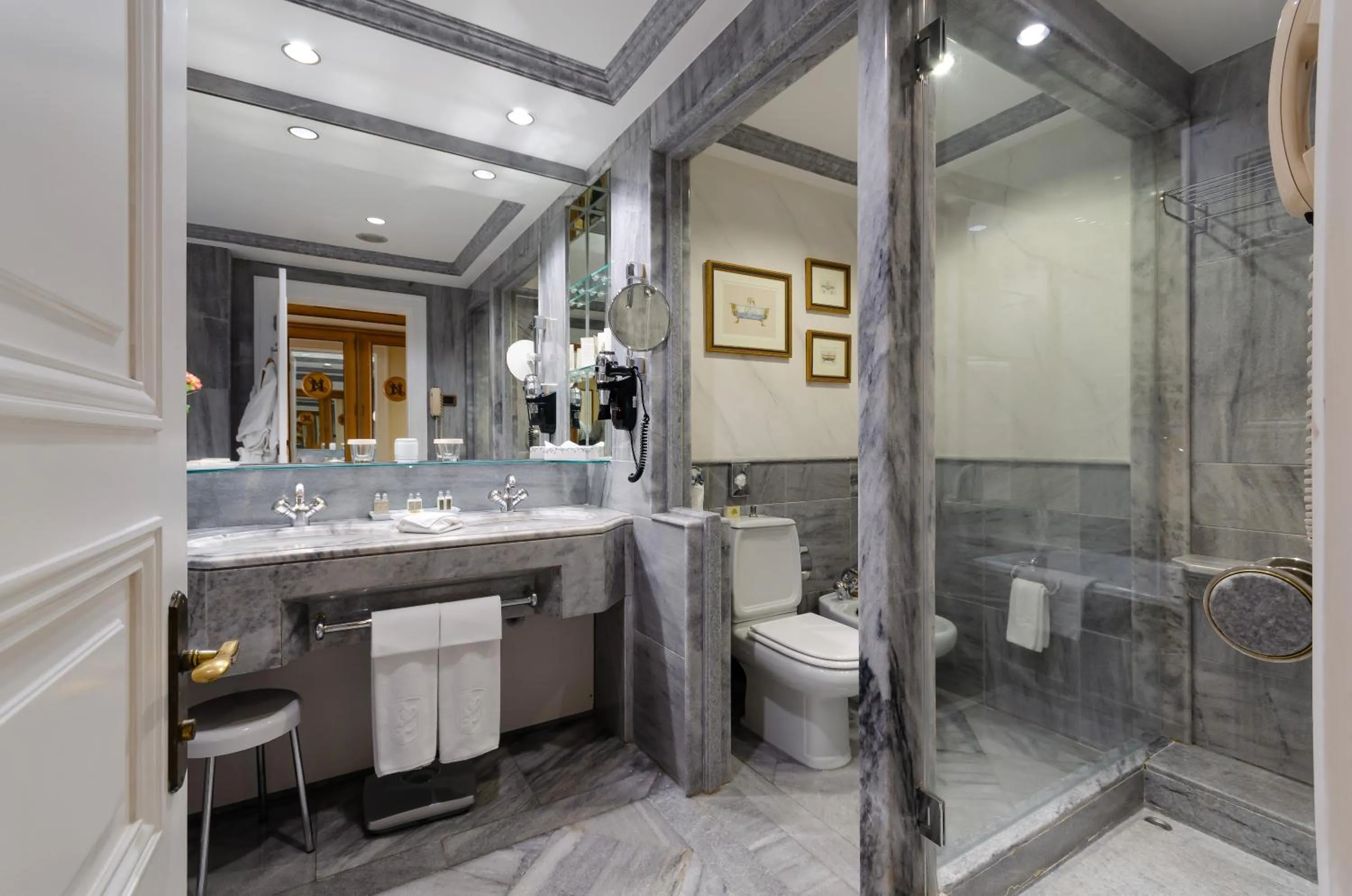 Bathroom in Olissippo Lapa Palace – The Leading Hotels of the World