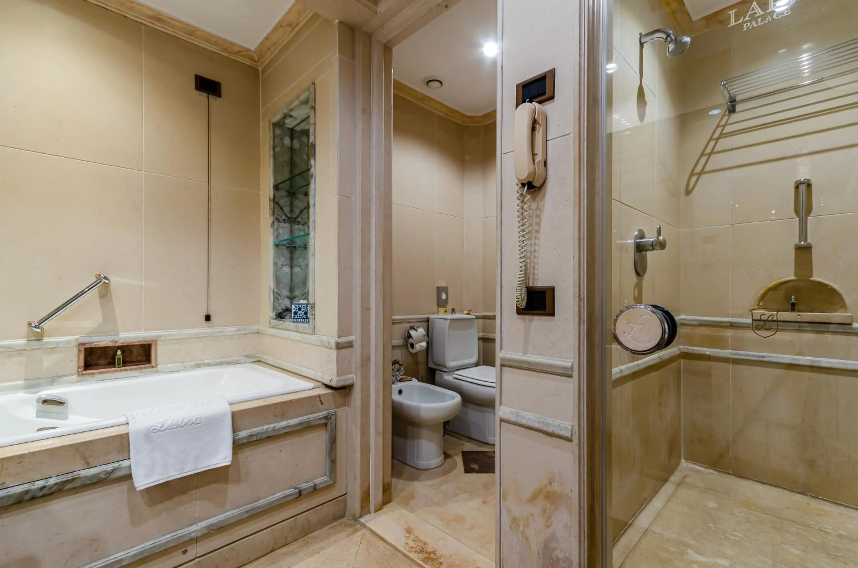 Bathroom in Olissippo Lapa Palace – The Leading Hotels of the World